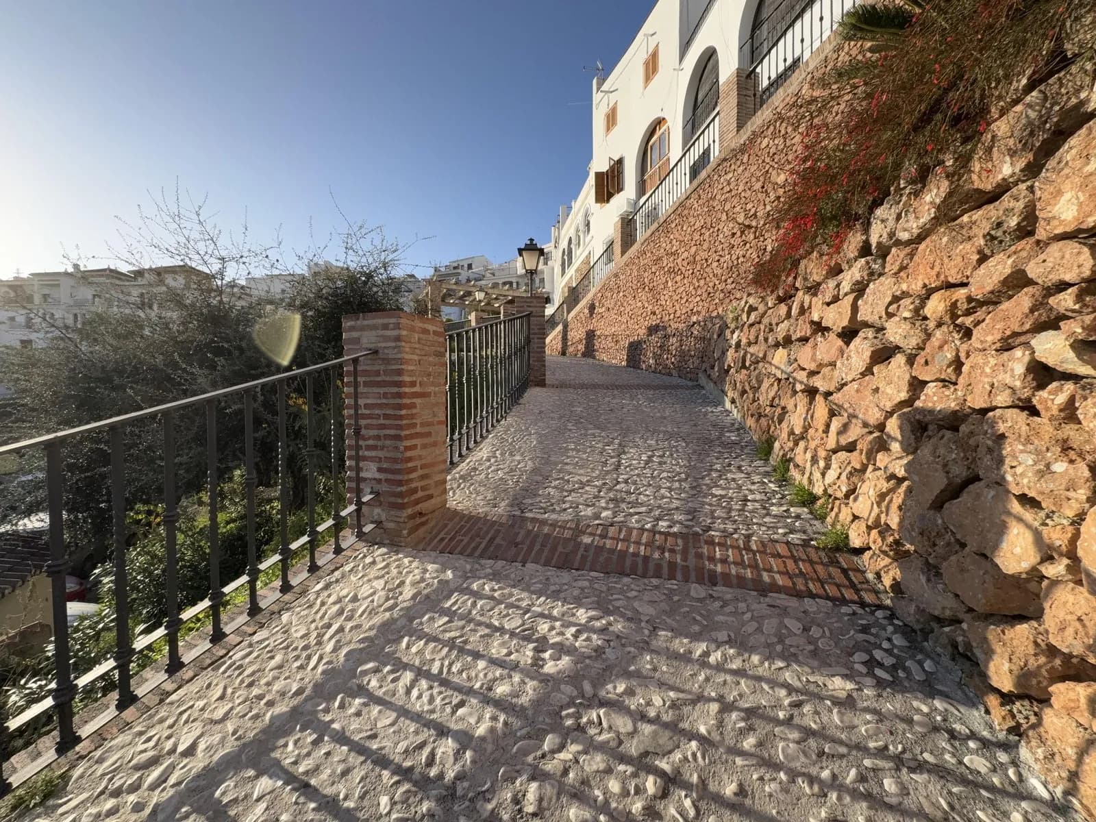 Aparcamiento gratuito cerca de Frigiliana (Málaga) en Frigiliana (Málaga)