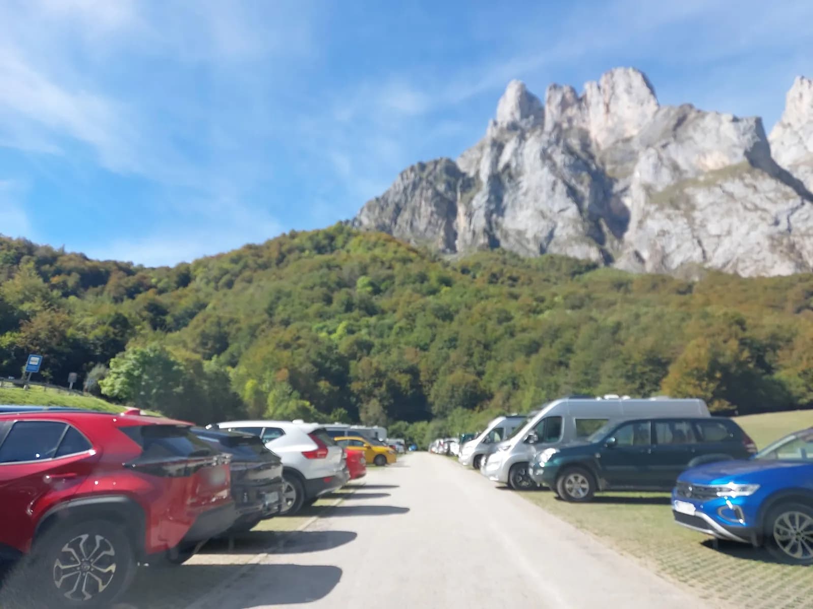 Aparcamiento gratuito cerca de Fuente Dé (Picos de Europa) en Posada de Valdeón (León)