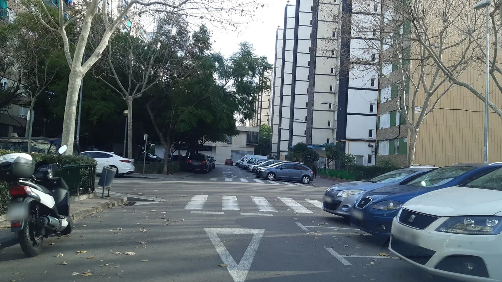 Aparcamiento gratuito cerca de Hospital Universitari de Bellvitge (L'Hospitalet) en L'Hospitalet de Llobregat (Barcelona)