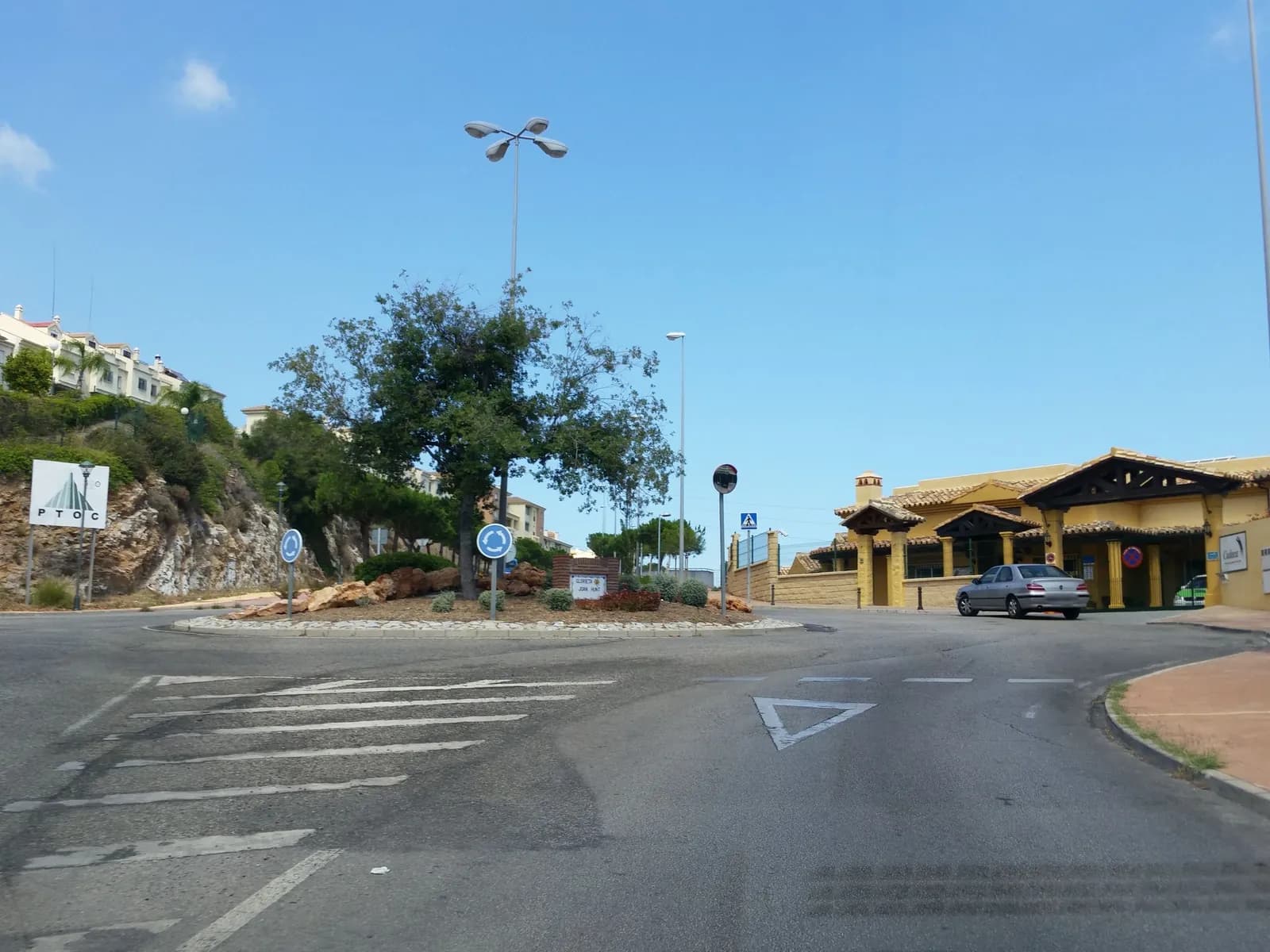 Aparcamiento gratuito cerca de Selwo Marina (Benalmádena) en Benalmádena (Málaga)