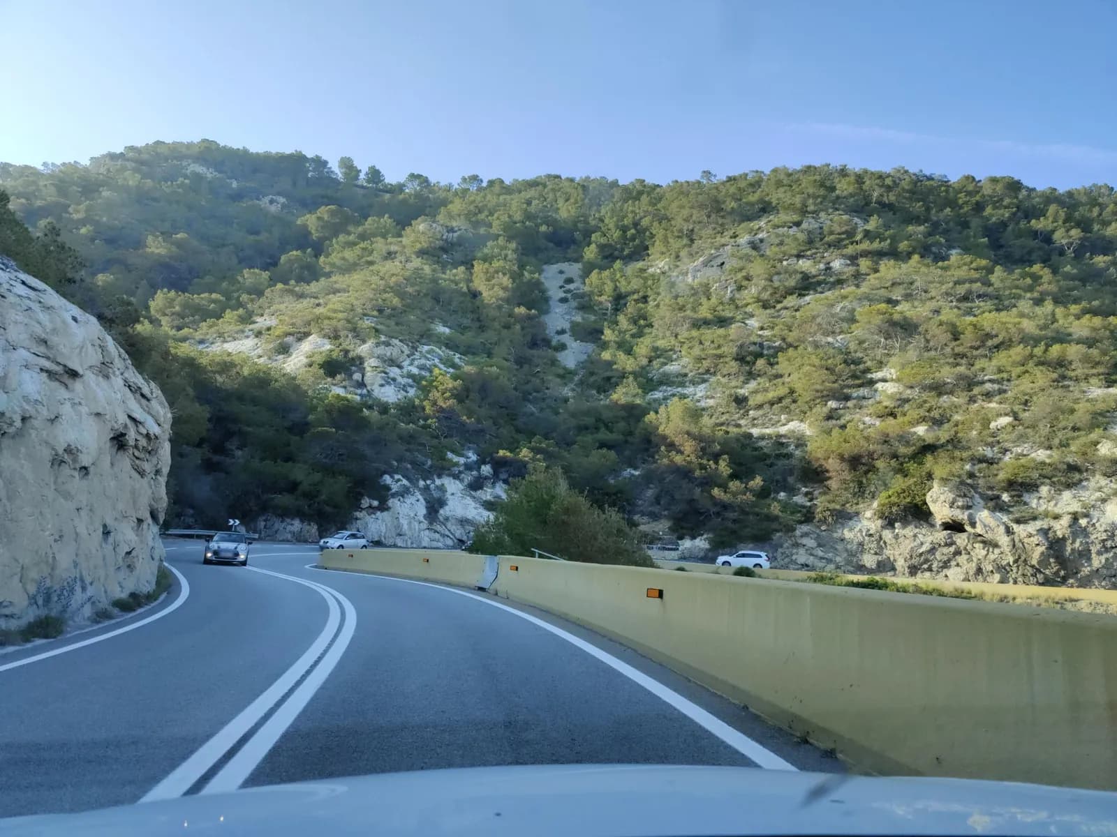 Aparcamiento gratuito en Costes del Garraf en Sitges (Barcelona)