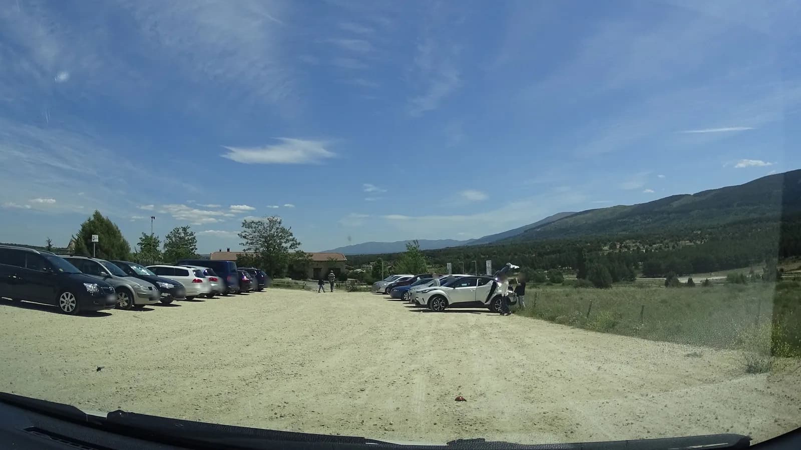 Aparcamiento gratuito en Cueva de los Enebralejos en Prádena (Segovia)