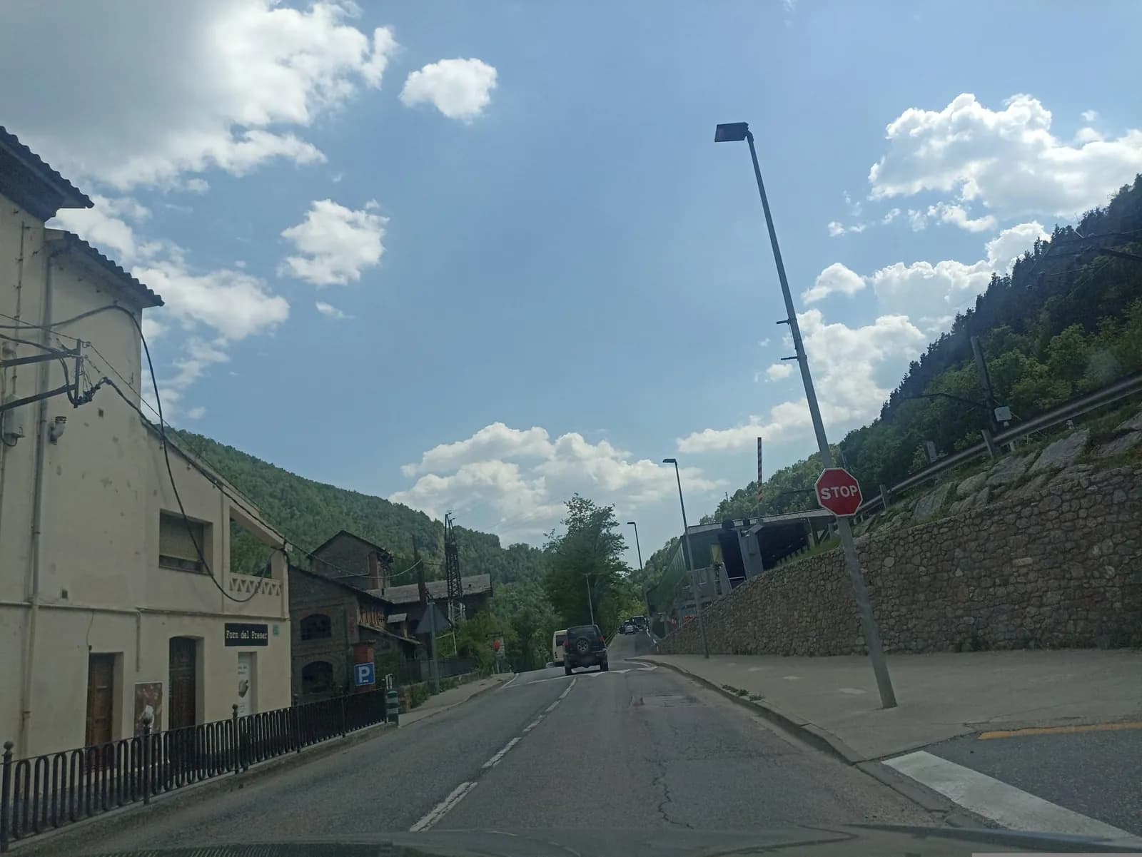 Aparcamiento gratuito en Eix Pirinenc en Ribes de Freser (Girona)