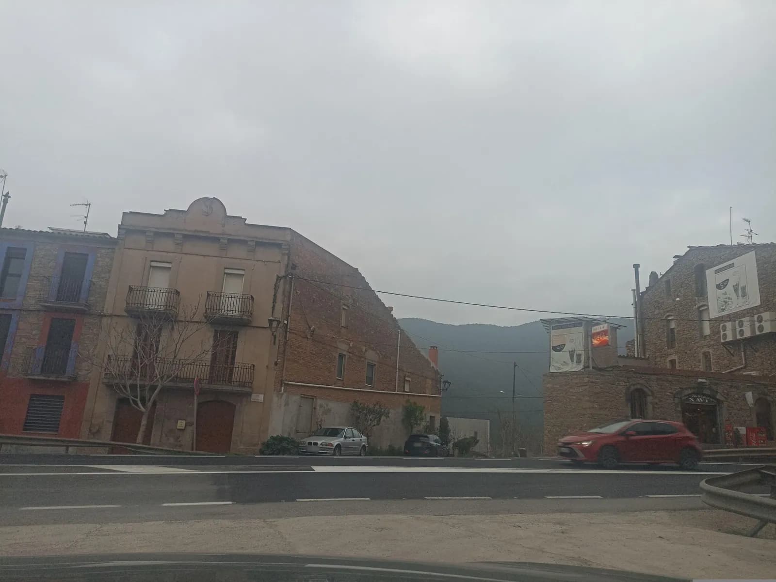 Aparcamiento gratuito en eje del Cardener C-55 en Callús (Barcelona)