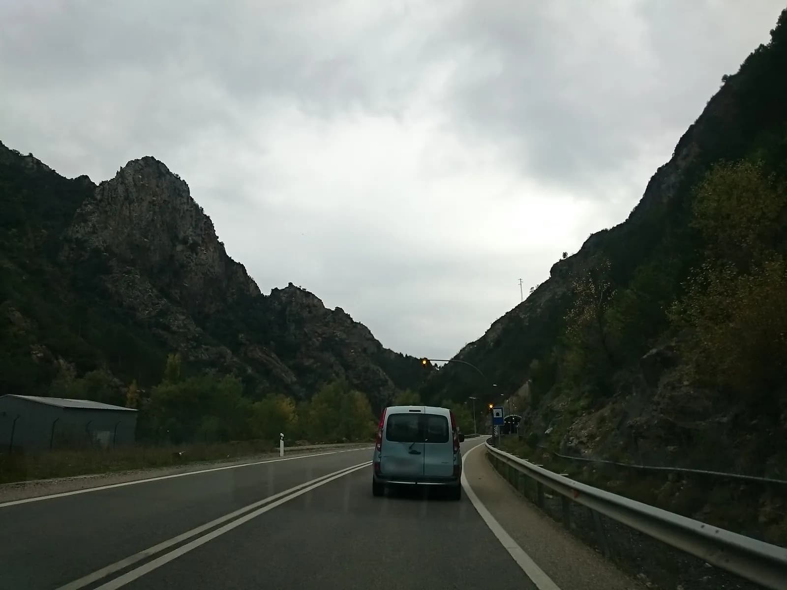 Aparcamiento gratuito en Eje Pirenaico en Baix Pallars (Lleida)