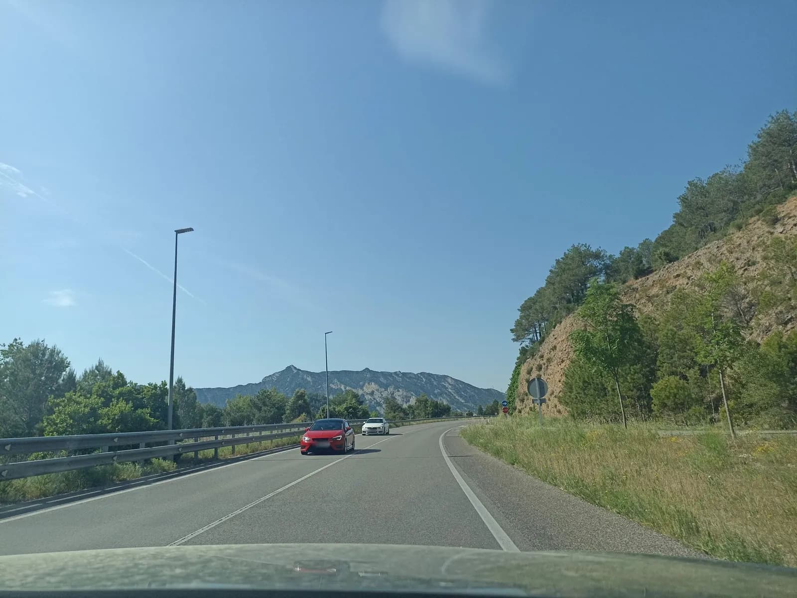 Aparcamiento gratuito en eje Salou - Andorra C-14 en Oliana (Lleida)