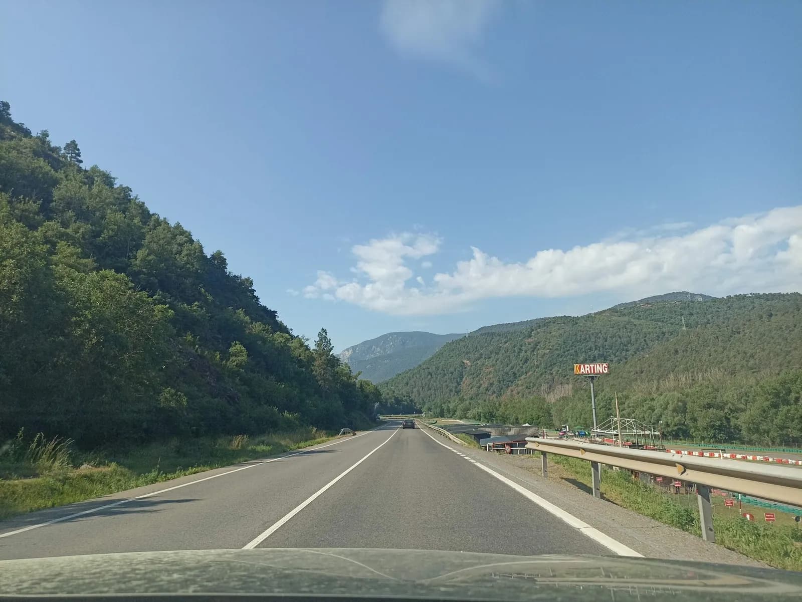 Aparcamiento gratuito en eje Salou - Andorra C-14 en Les Valls d'Aguilar (Lleida)