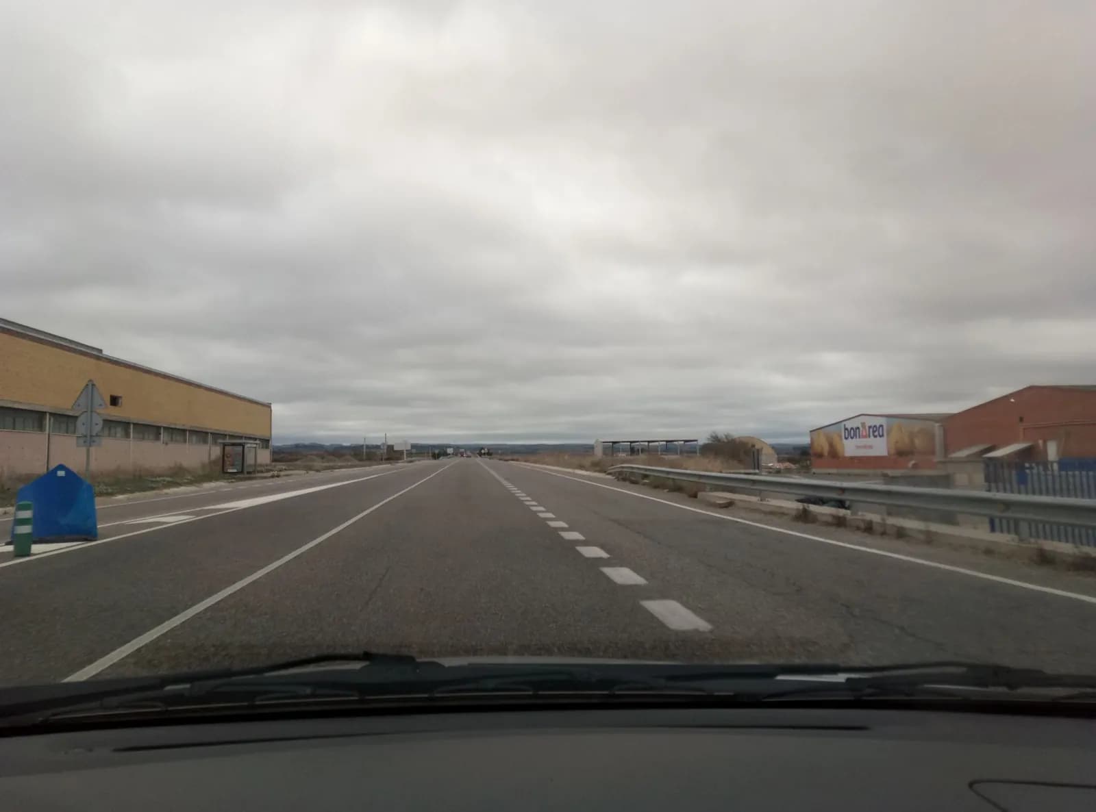 Aparcamiento gratuito en eje Salou - Andorra C-14 en Verdú (Lleida)