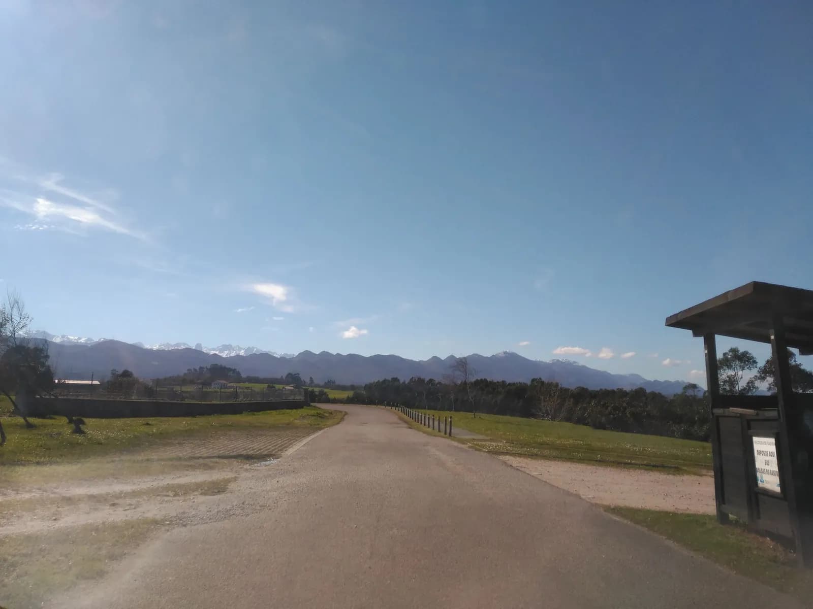 Aparcamiento gratuito en el noreste de Ribadedeva en Ribadedeva (Asturias)