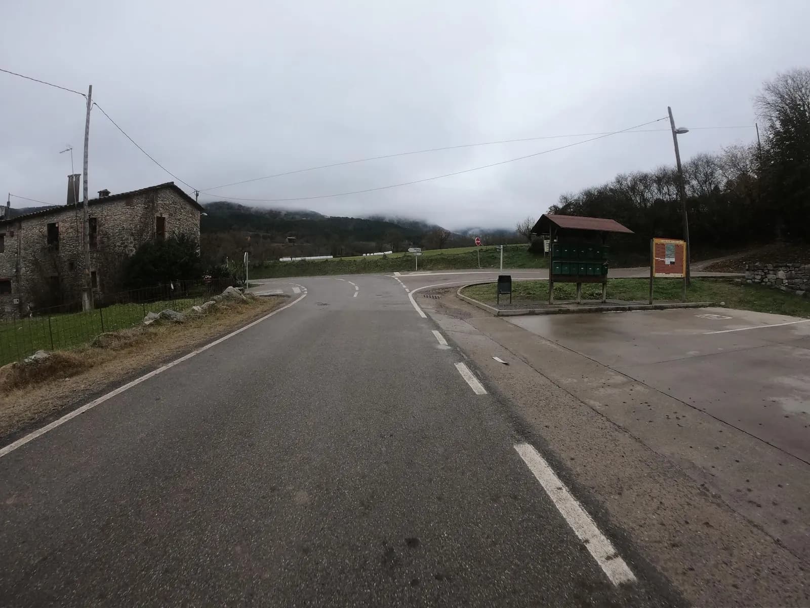 Aparcamiento gratuito en el noroeste de Castellfollit de la Roca en Castellfollit de la Roca (Girona)