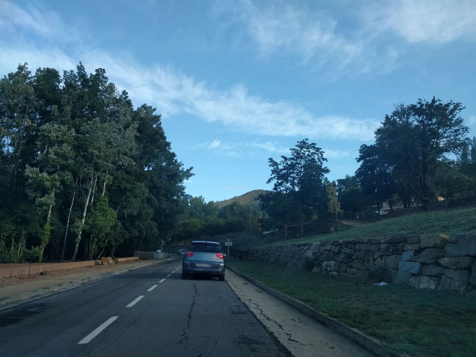 Aparcamiento gratuito en el oeste de Canet d'Adri en Canet d'Adri (Girona)