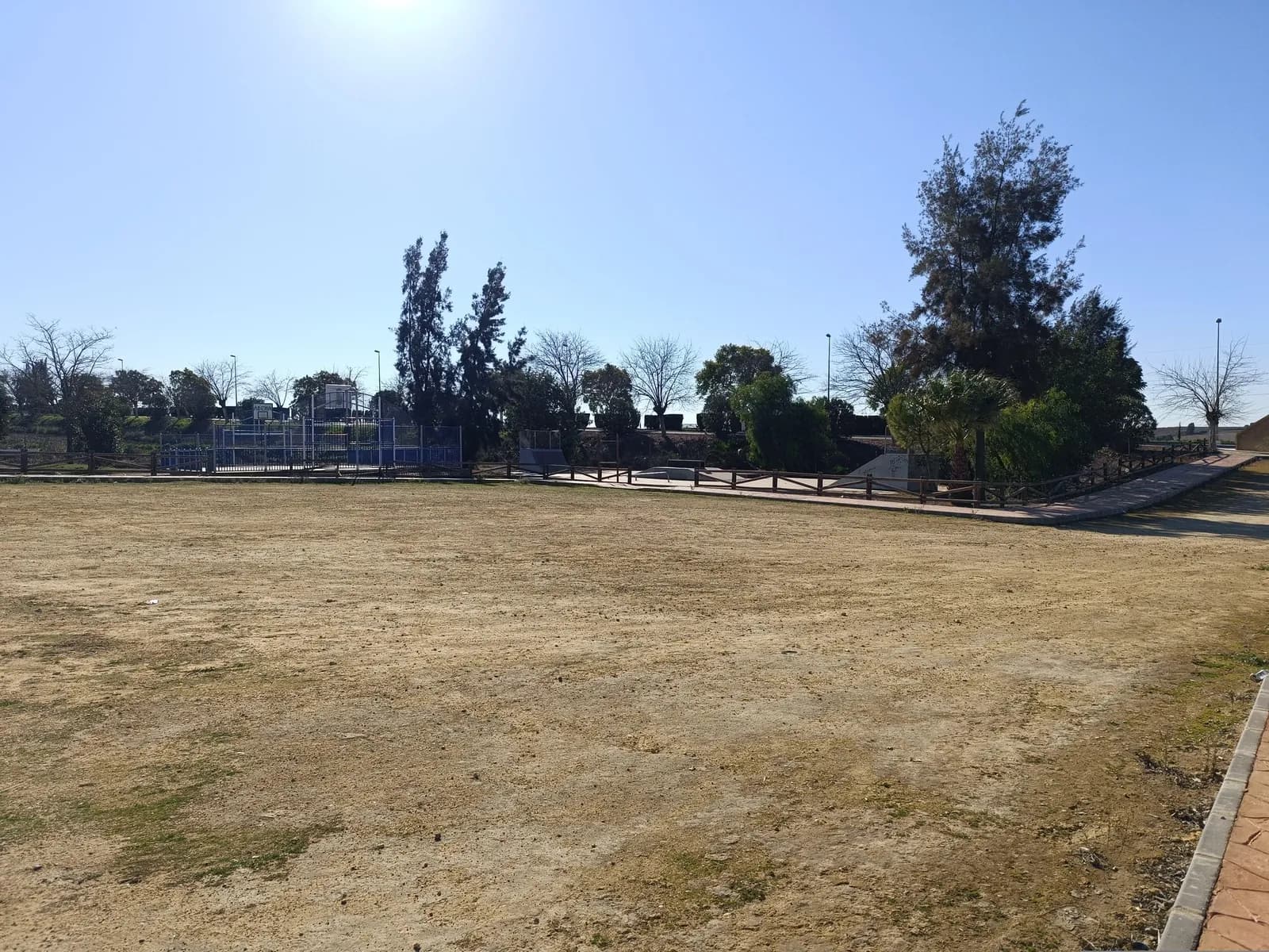 Aparcamiento gratuito en el oeste de Villalba del Alcor en Villalba del Alcor (Huelva)