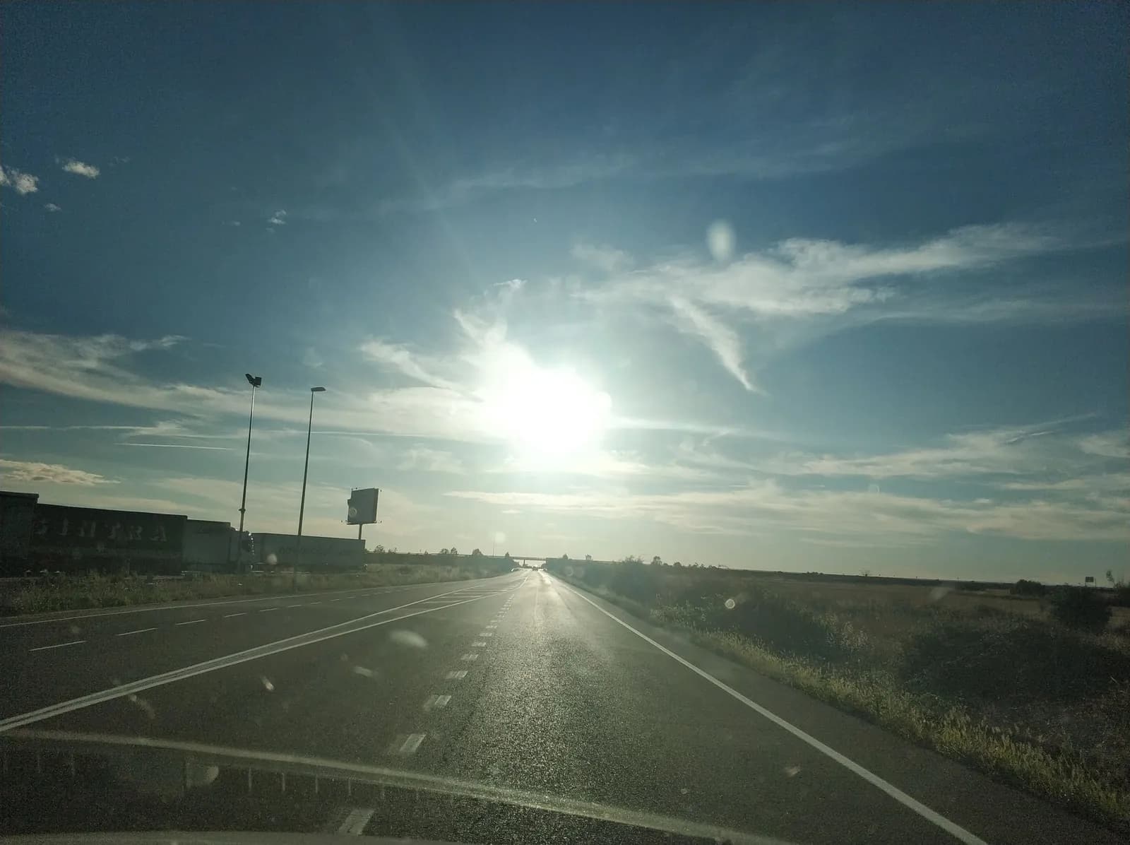 Aparcamiento gratuito en el oeste de Villamañán en Villamañán (León)
