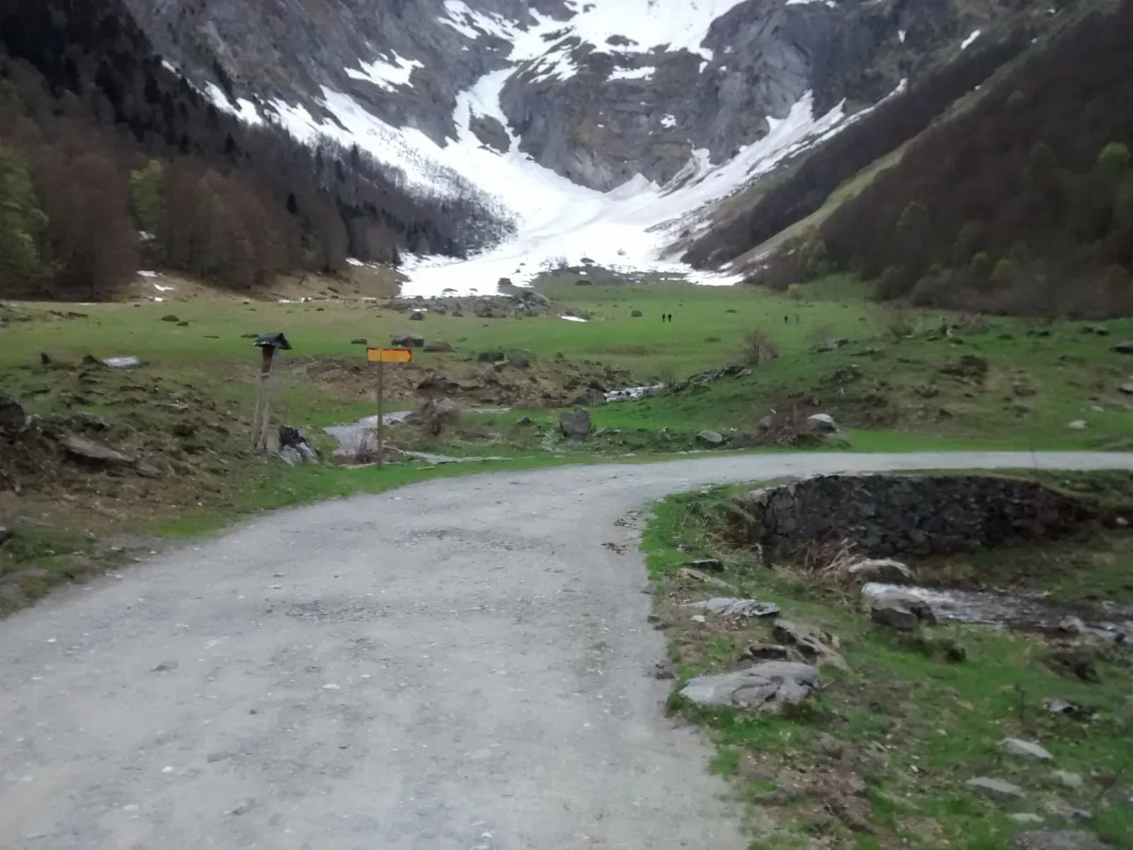 Aparcamiento gratuito en el sur de Bòrdes (Es) en Es Bòrdes (Lleida)