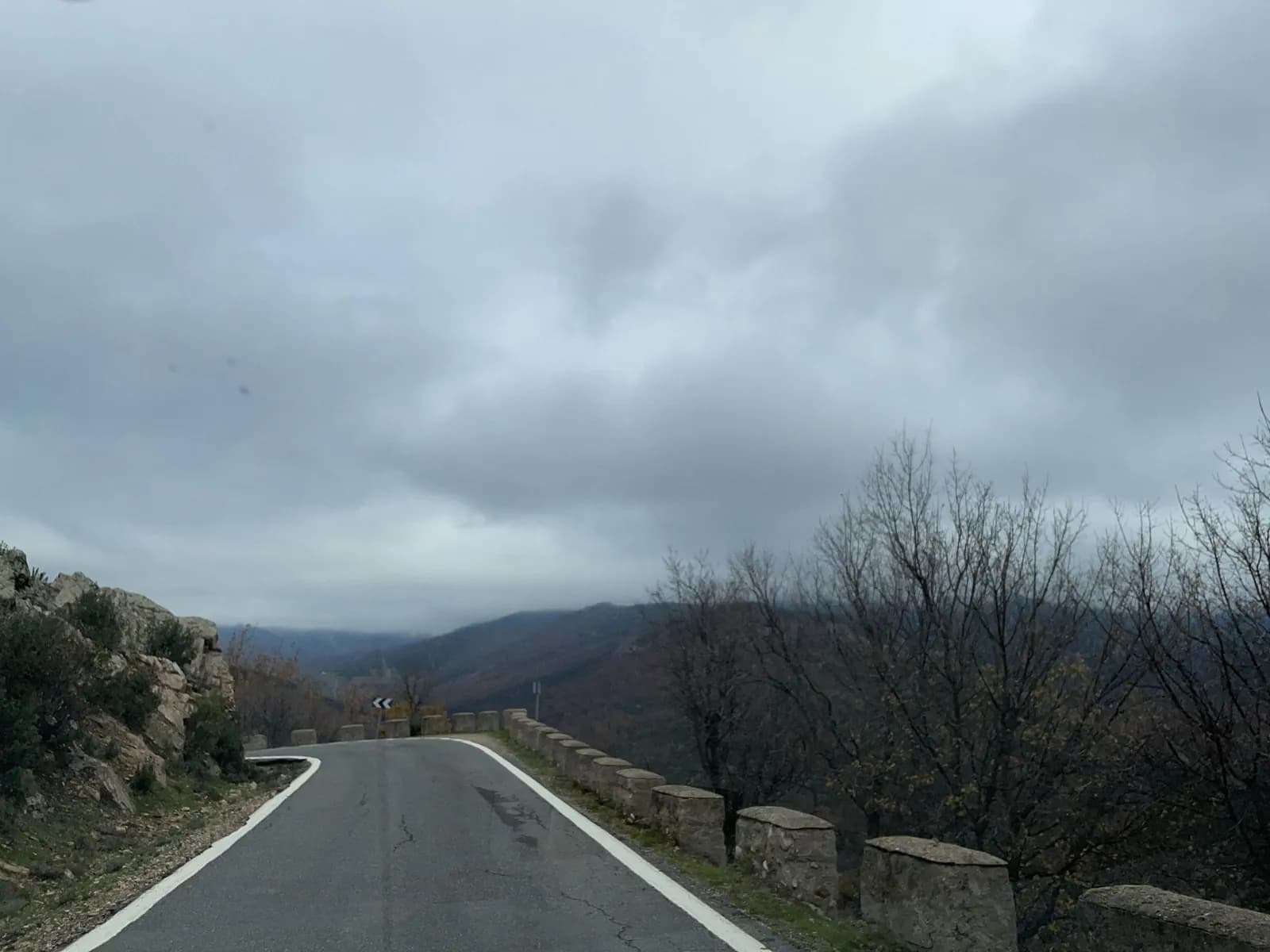 Aparcamiento gratuito en el sur de Puebla de la Sierra en Puebla de la Sierra (Madrid)