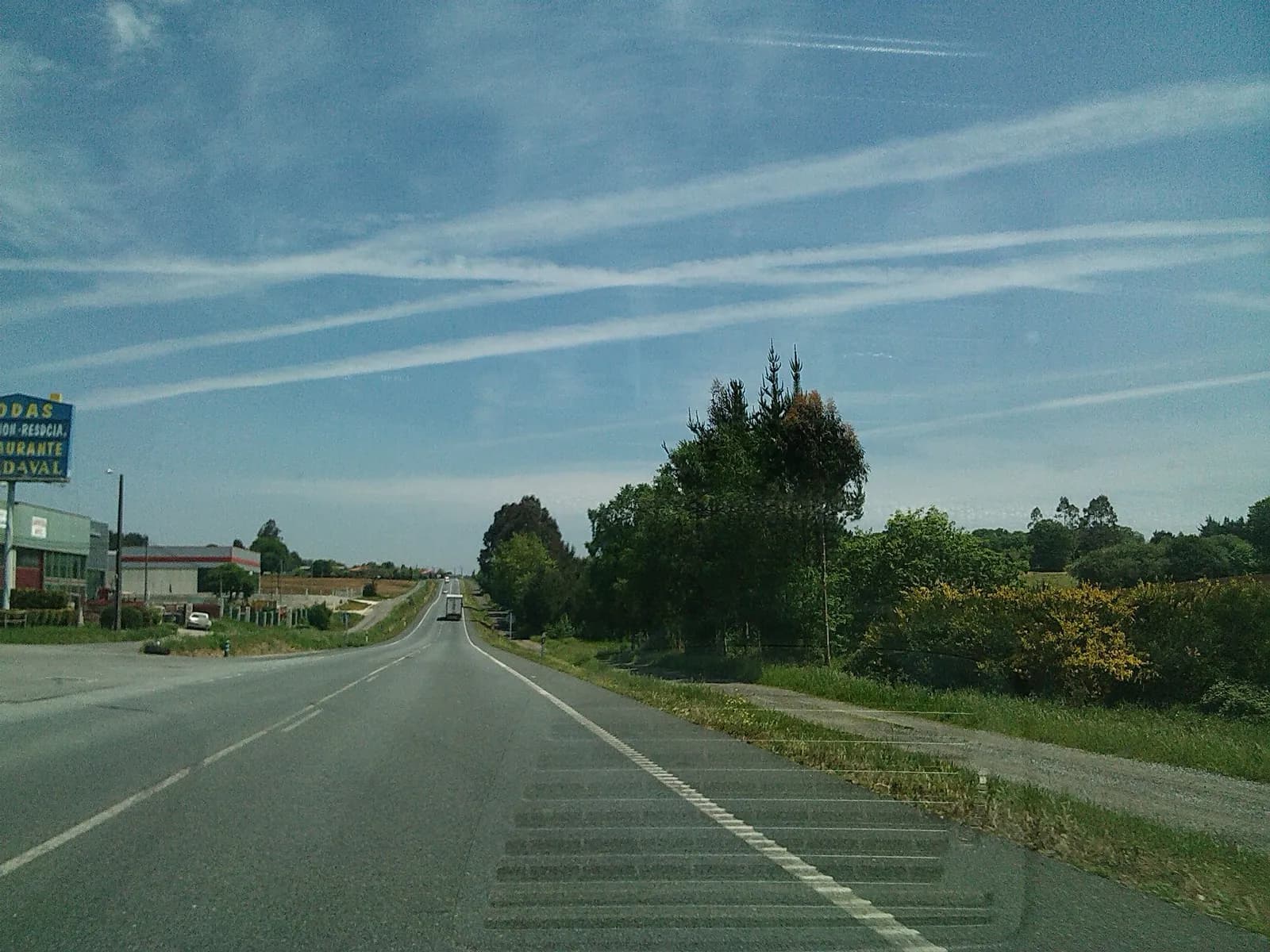 Aparcamiento gratuito en Estrada de Curtis en Frades (A Coruña)