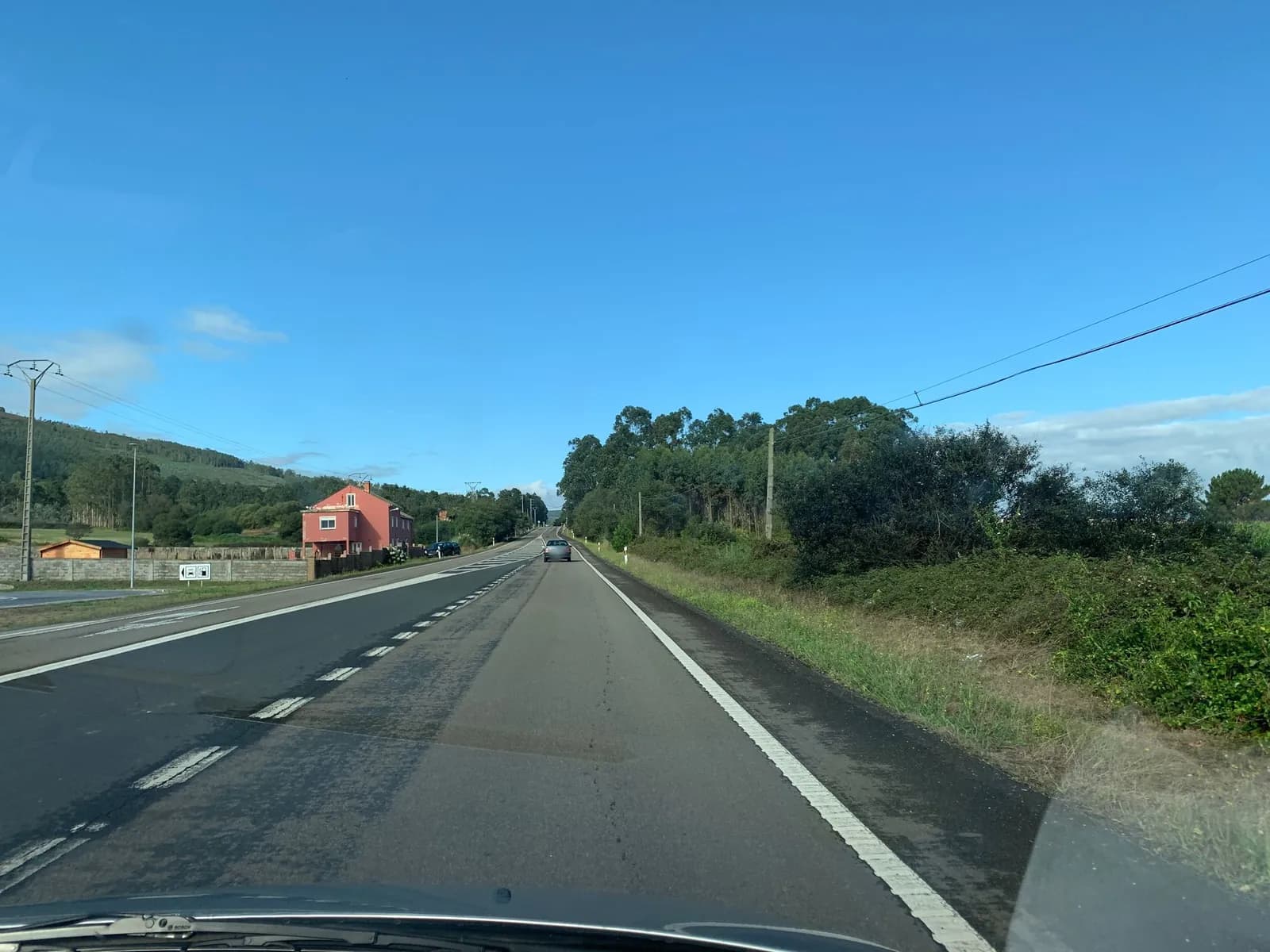 Aparcamiento gratuito en Estrada Irún - Santiago en Barreiros (Lugo)