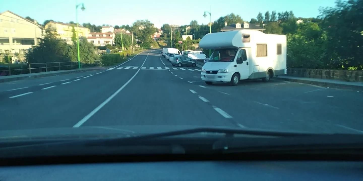 Aparcamiento gratuito en Estrada Pontedeume - Miño en Miño (A Coruña)