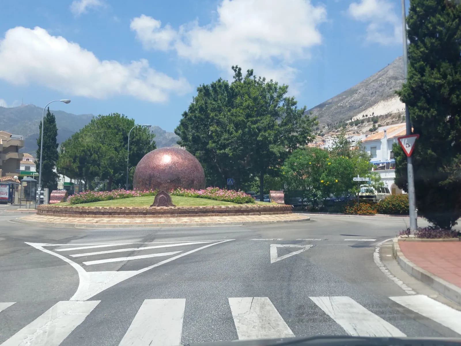 Aparcamiento gratuito junto a Selwo Marina (Benalmádena) en Benalmádena (Málaga)