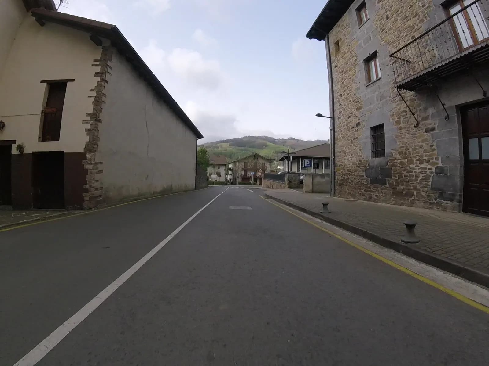 Aparcamiento gratuito en Kale Nagusia en Berastegi (Gipuzkoa)