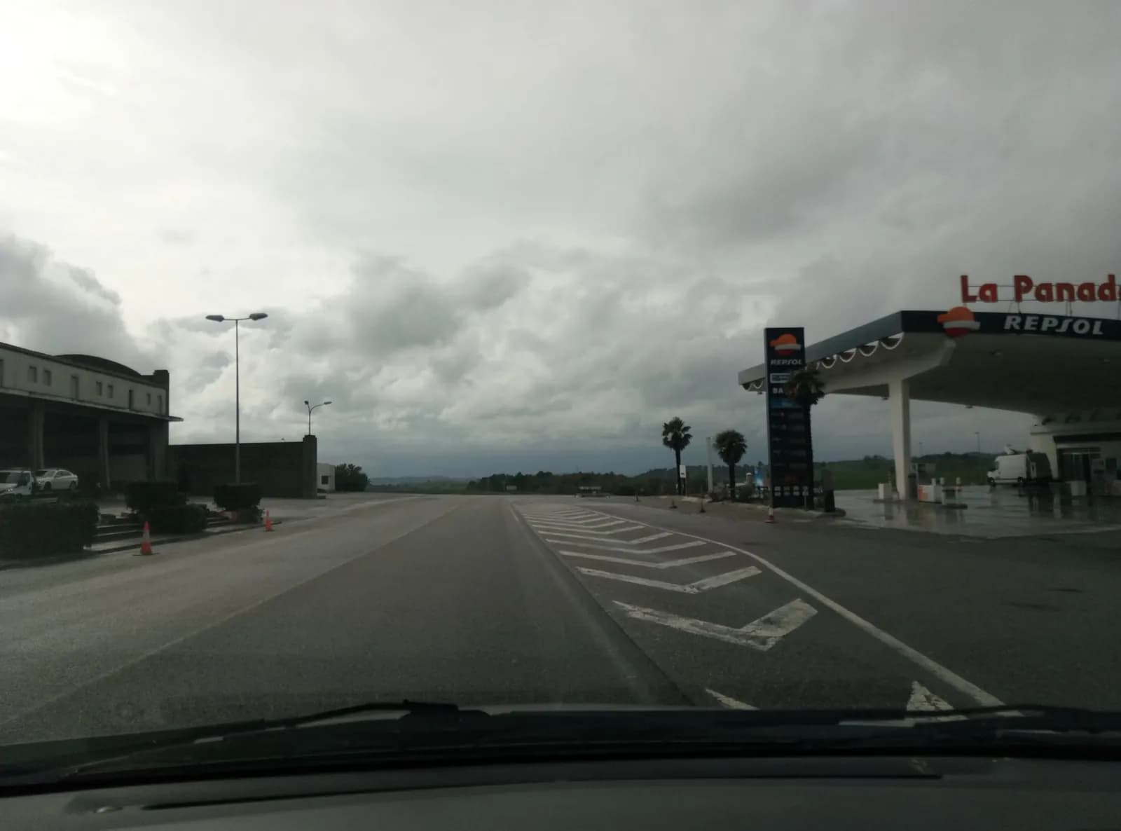 Aparcamiento gratuito en N-II en Montmaneu (Barcelona)