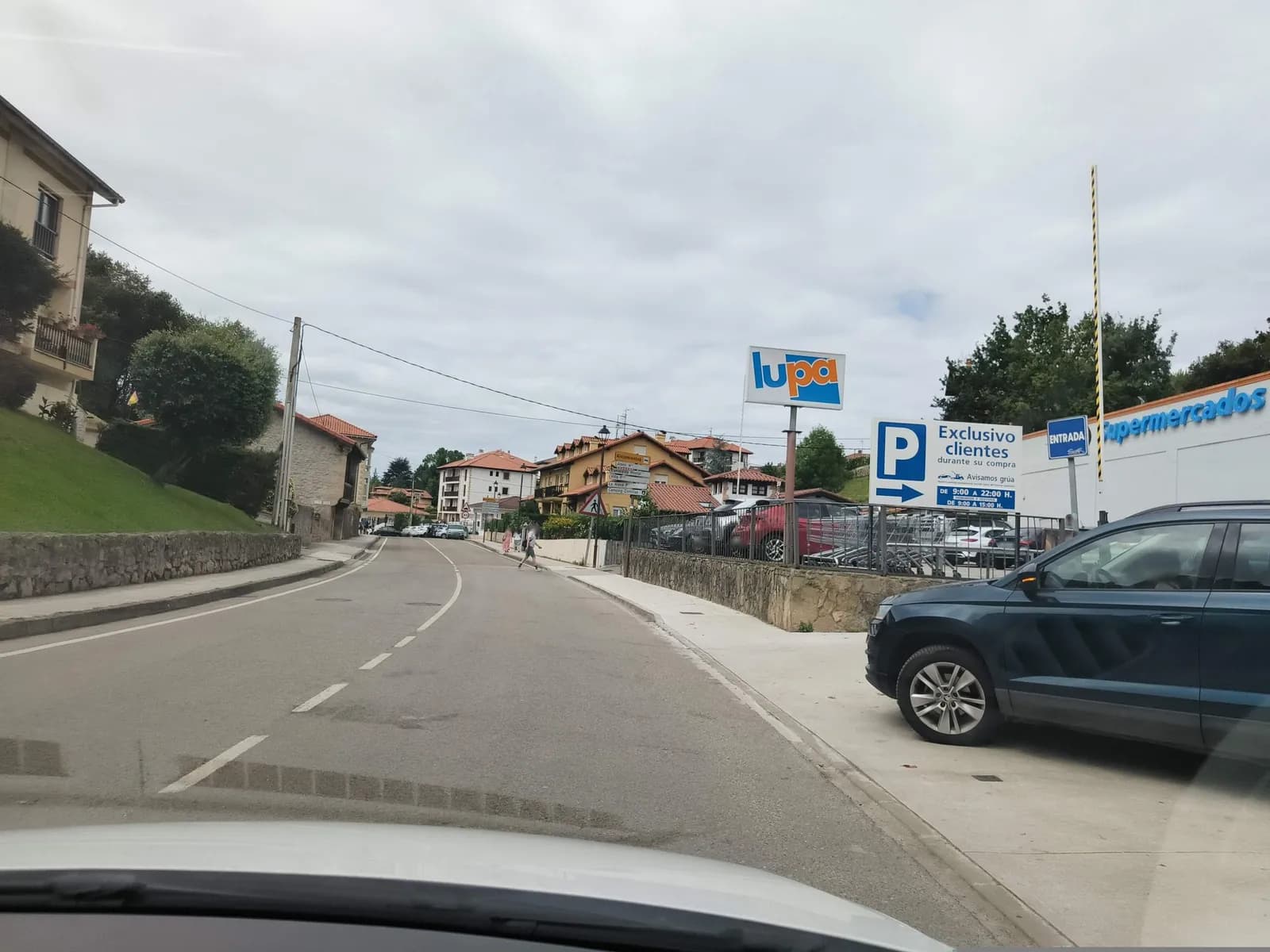 Aparcamiento gratuito en Paseo de Antonio Gaudí en Comillas (Cantabria)