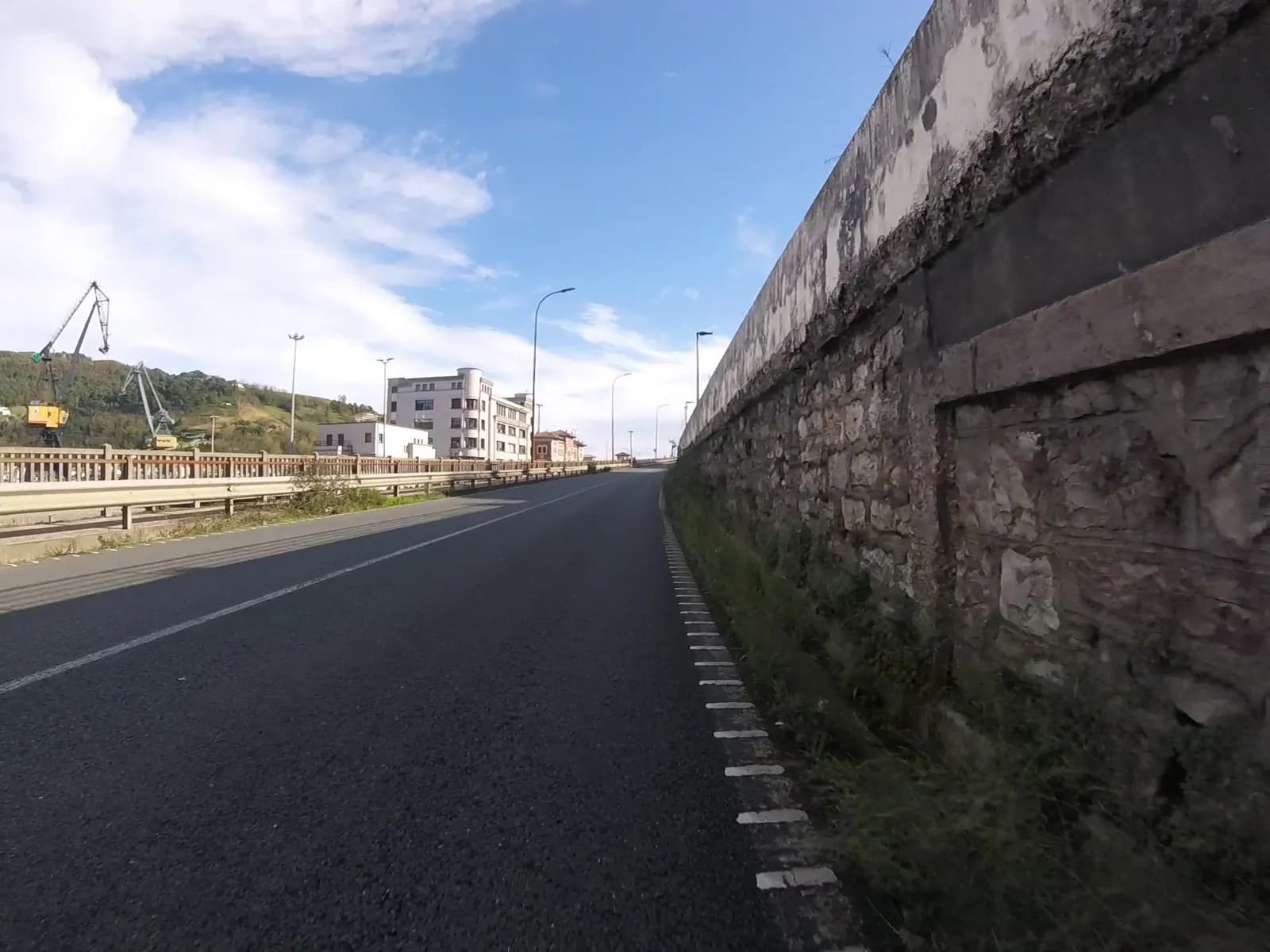 Aparcamiento gratuito en Paseo de Casares en Pasaia (Gipuzkoa)
