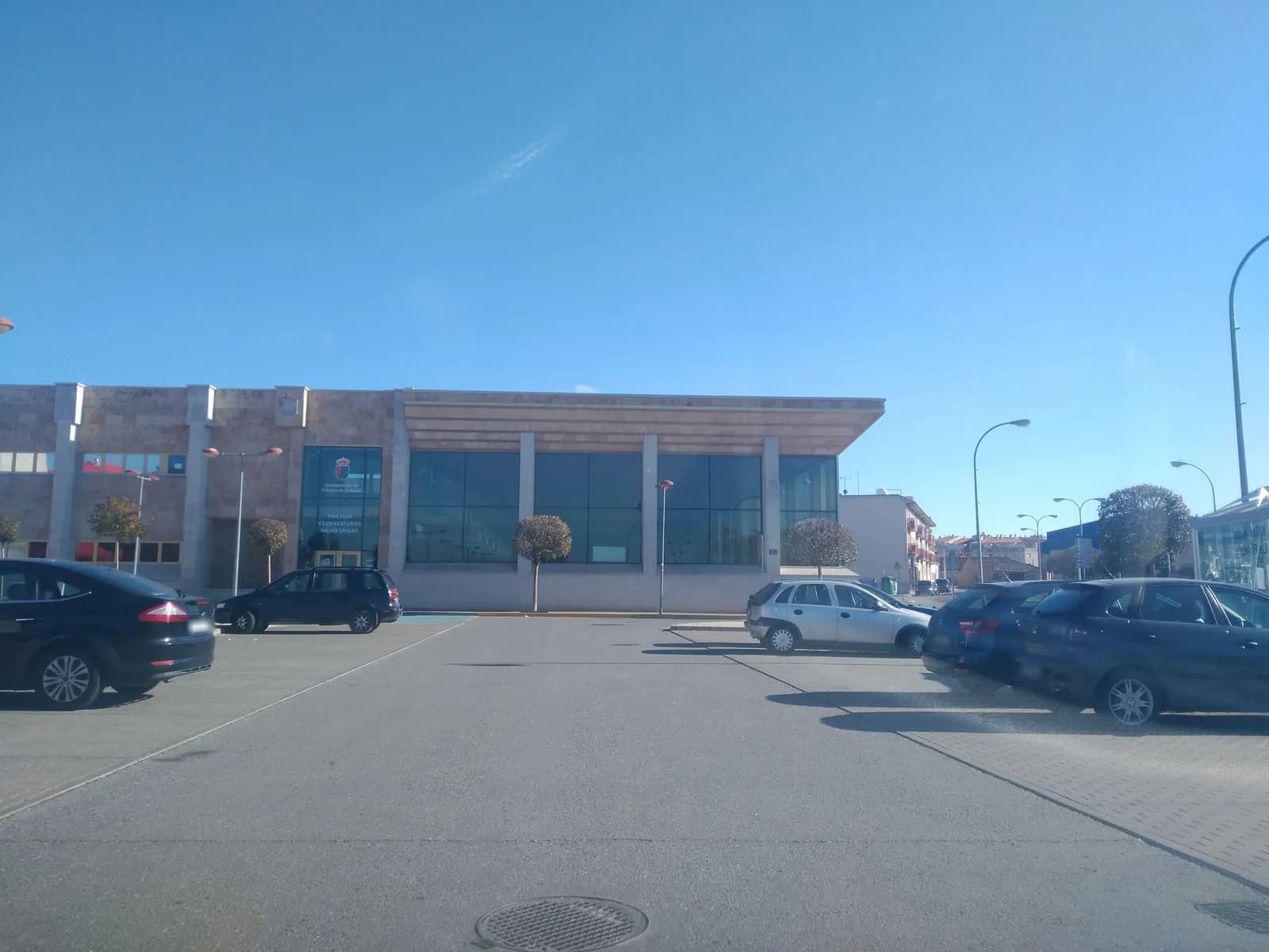 Aparcamiento gratuito en Paseo de la Armuña en Villares de la Reina (Salamanca)