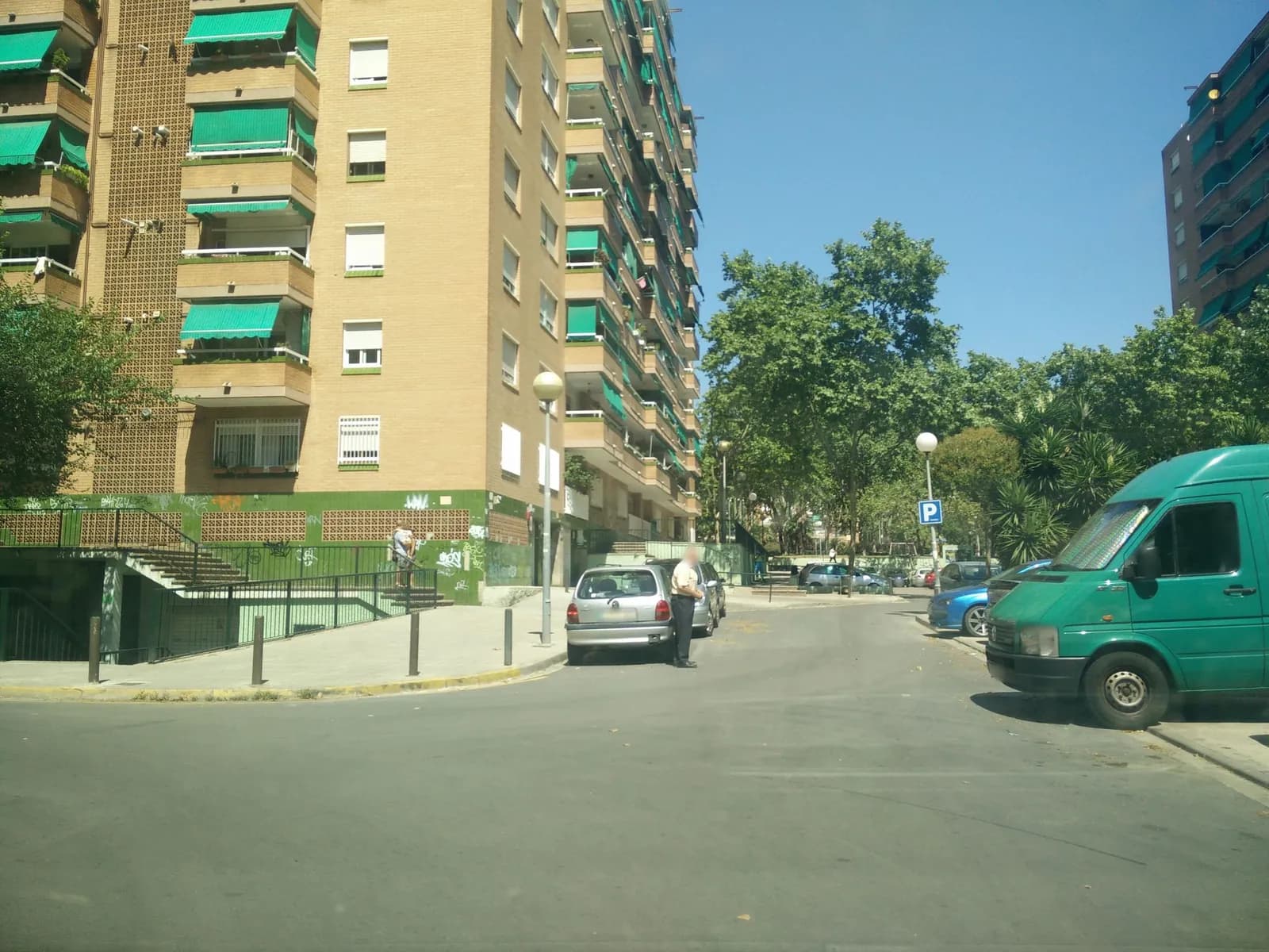 Aparcamiento gratuito en Passatge de Mercè Rodoreda i Gurguí en Badalona (Barcelona)