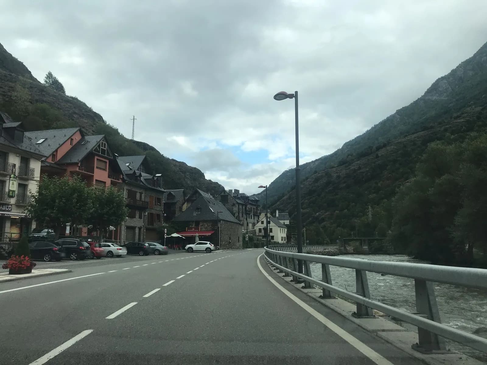 Aparcamiento gratuito en Passeg deth Grauèr deth Duc de Denia en Bossòst (Lleida)