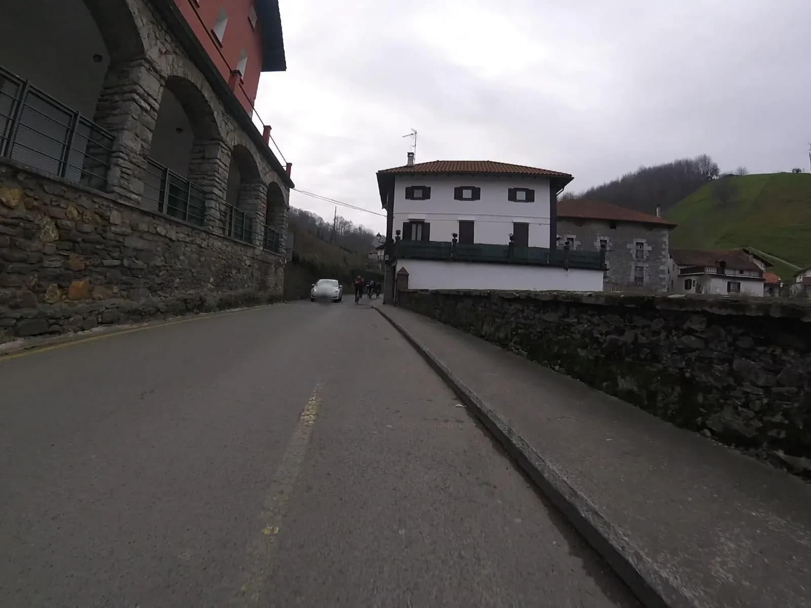 Aparcamiento gratuito en Pikuzelaia kalea en Lesaka (Navarra)