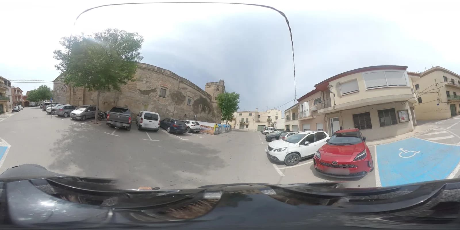 Aparcamiento gratuito en Plaça de Catalunya en Sant Pere Pescador (Girona)