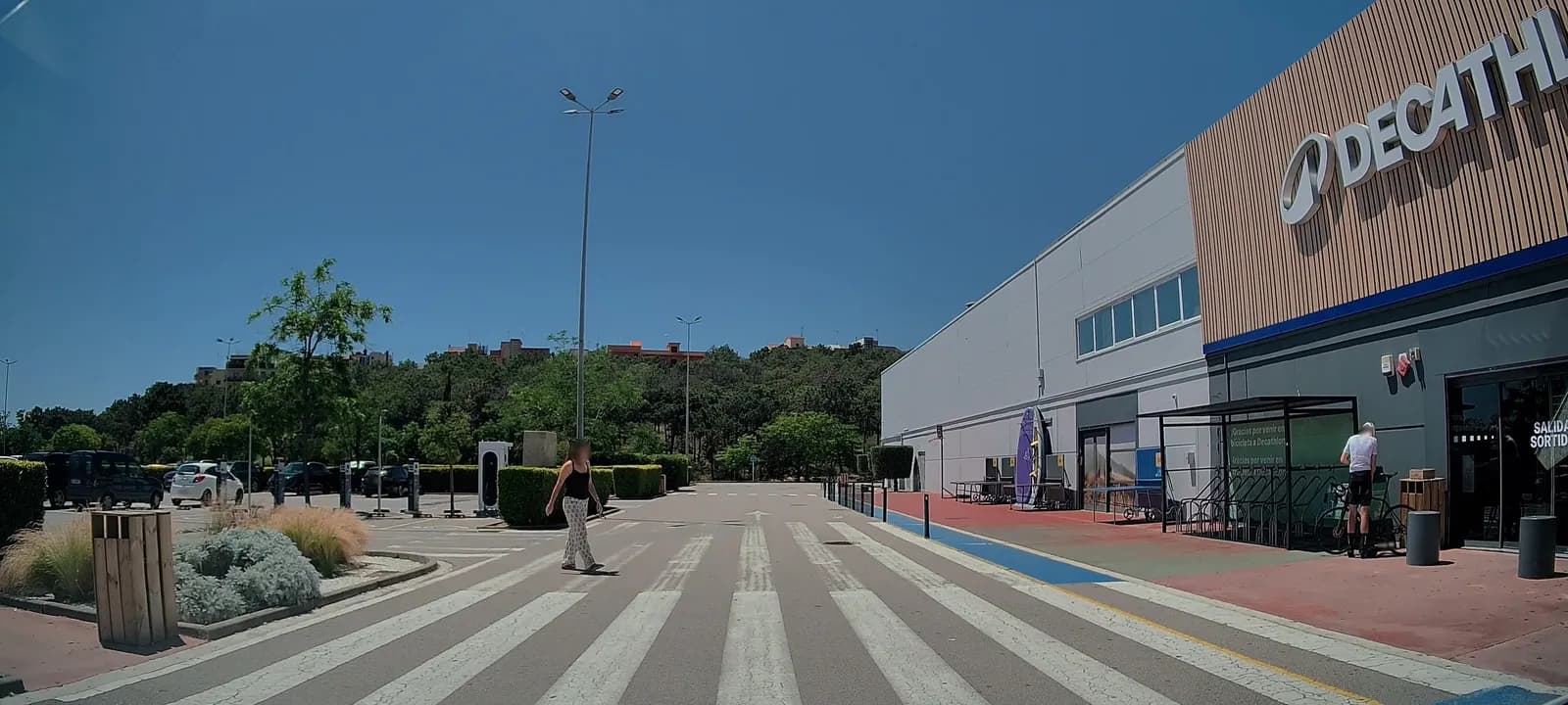 Parking gratis en la Plaça de França, Mataró (barrio la Llàntia) en Mataró (Barcelona)