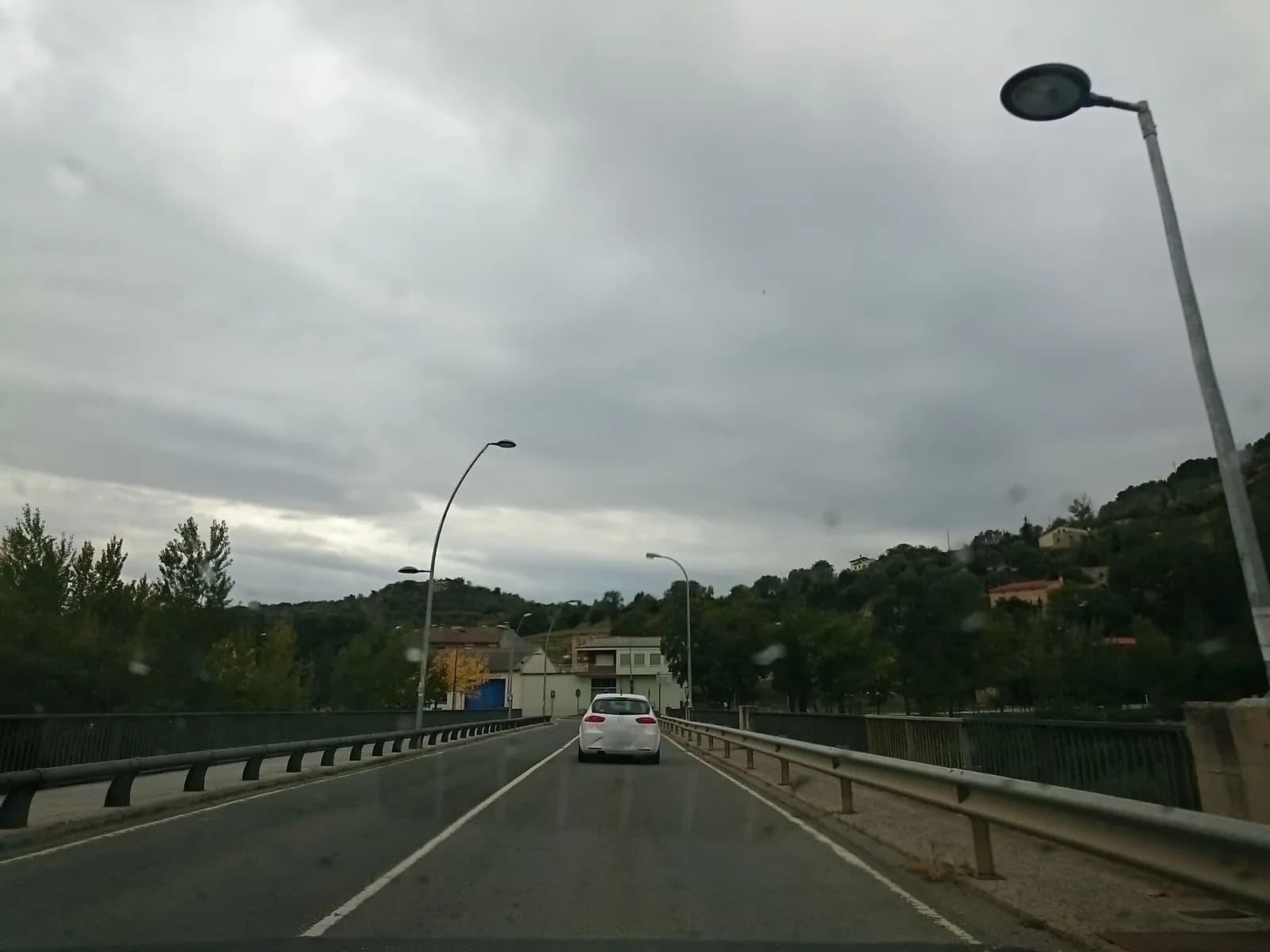 Aparcamiento gratuito en Plaça del Pou en Pobla de Segur (La) (Lleida)