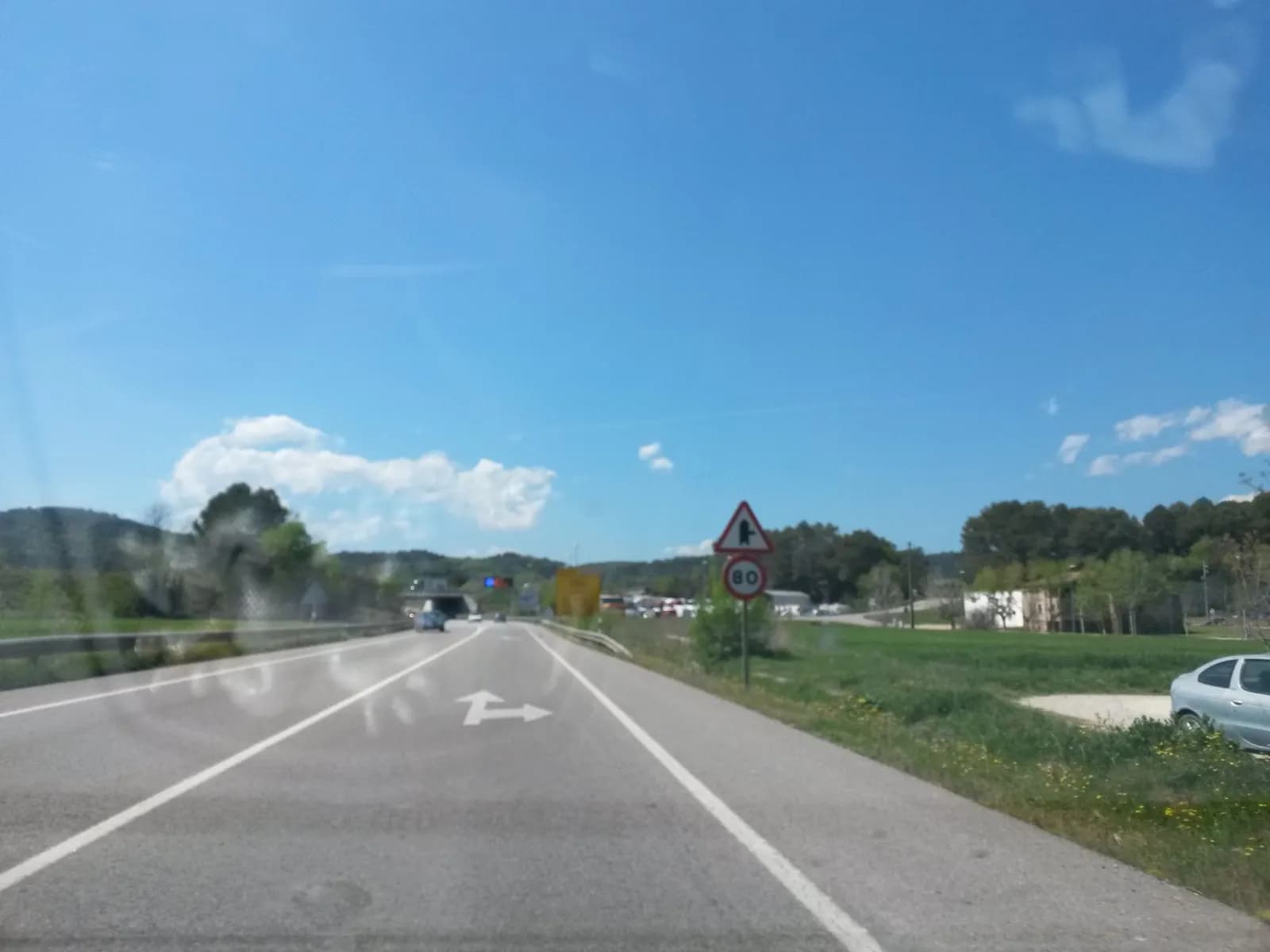 Aparcamiento gratuito en Plaça del Salicar en Sant Julià de Ramis (Girona)