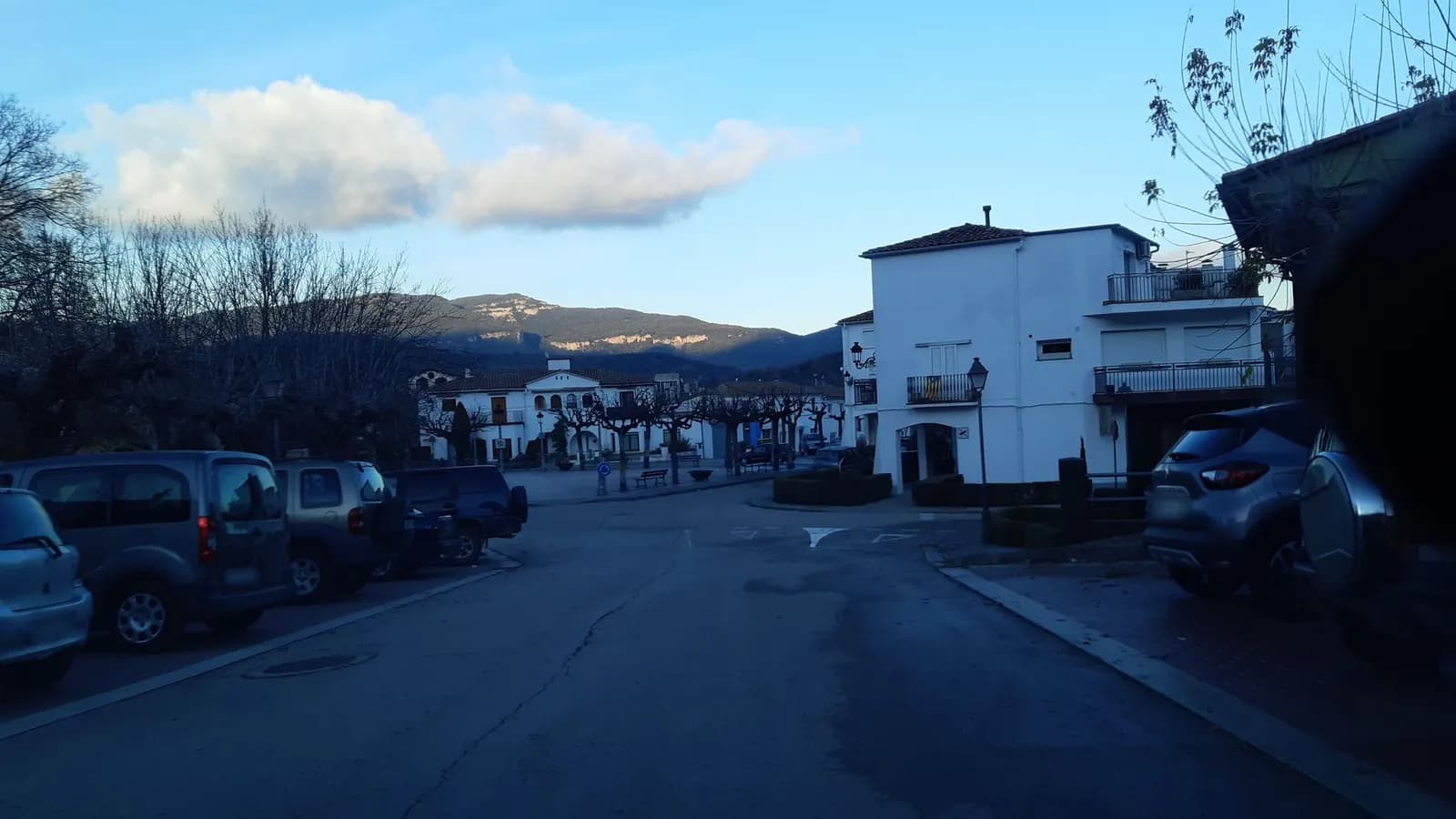 Aparcamiento gratuito en Plaça Nova en Planes d'Hostoles (Les) (Girona)