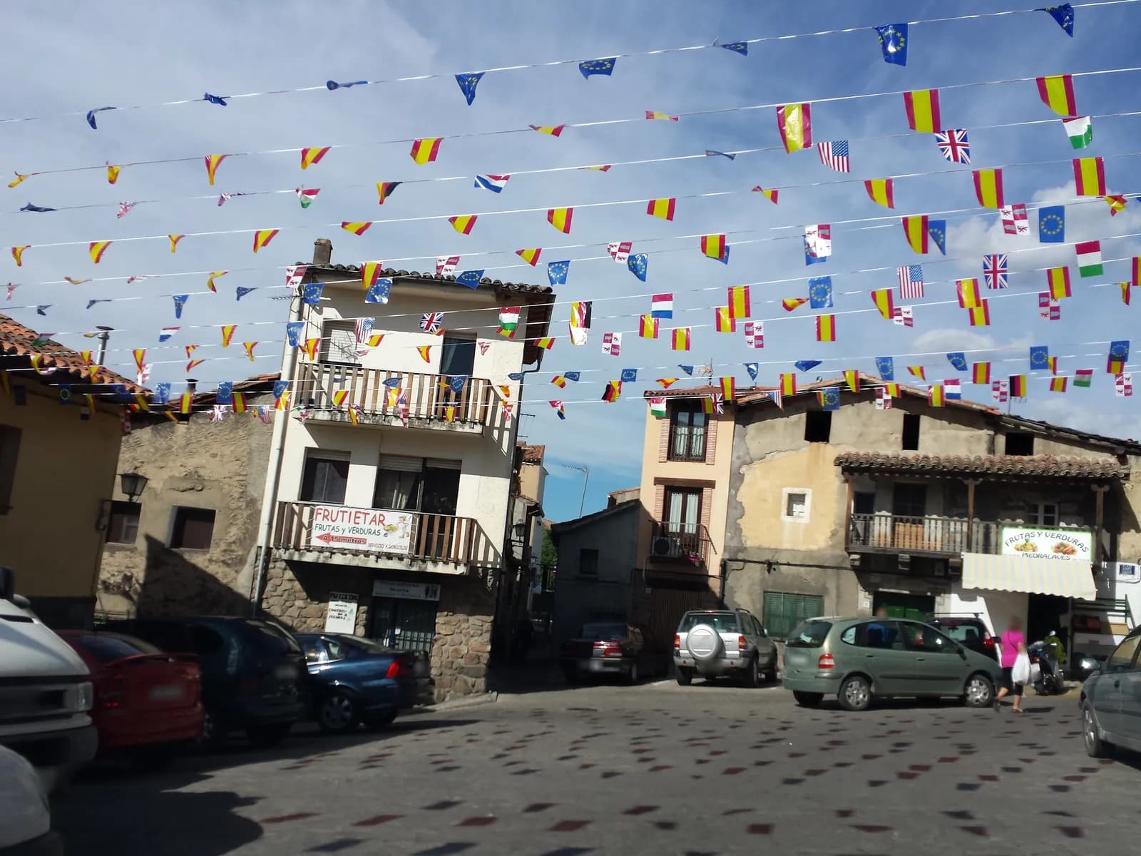 Aparcamiento gratuito en Plaza de Agapito Eloy Lefler en Piedralaves (Ávila)