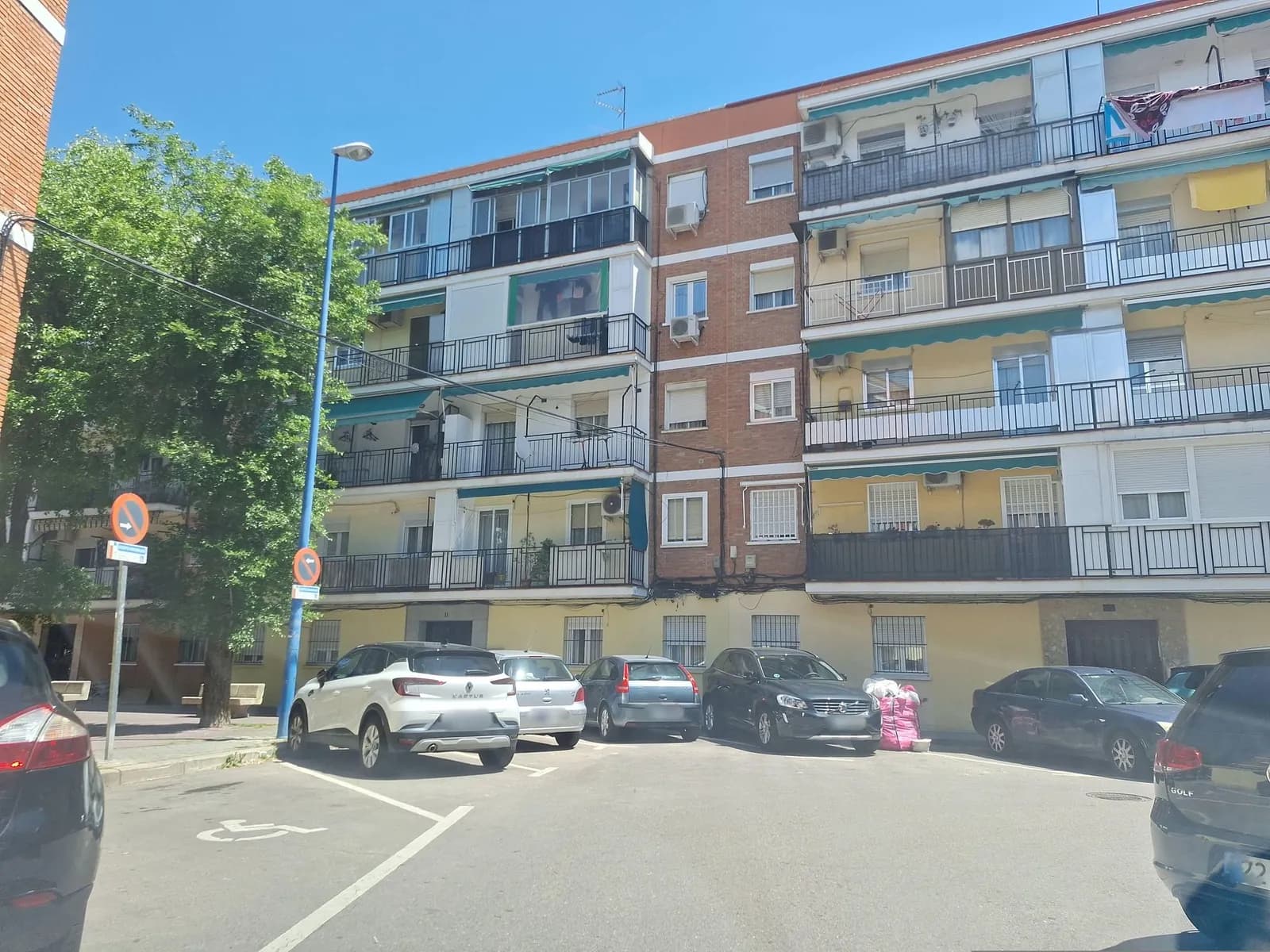 Aparcamiento gratuito en Plaza de la Flor en Leganés (Madrid)