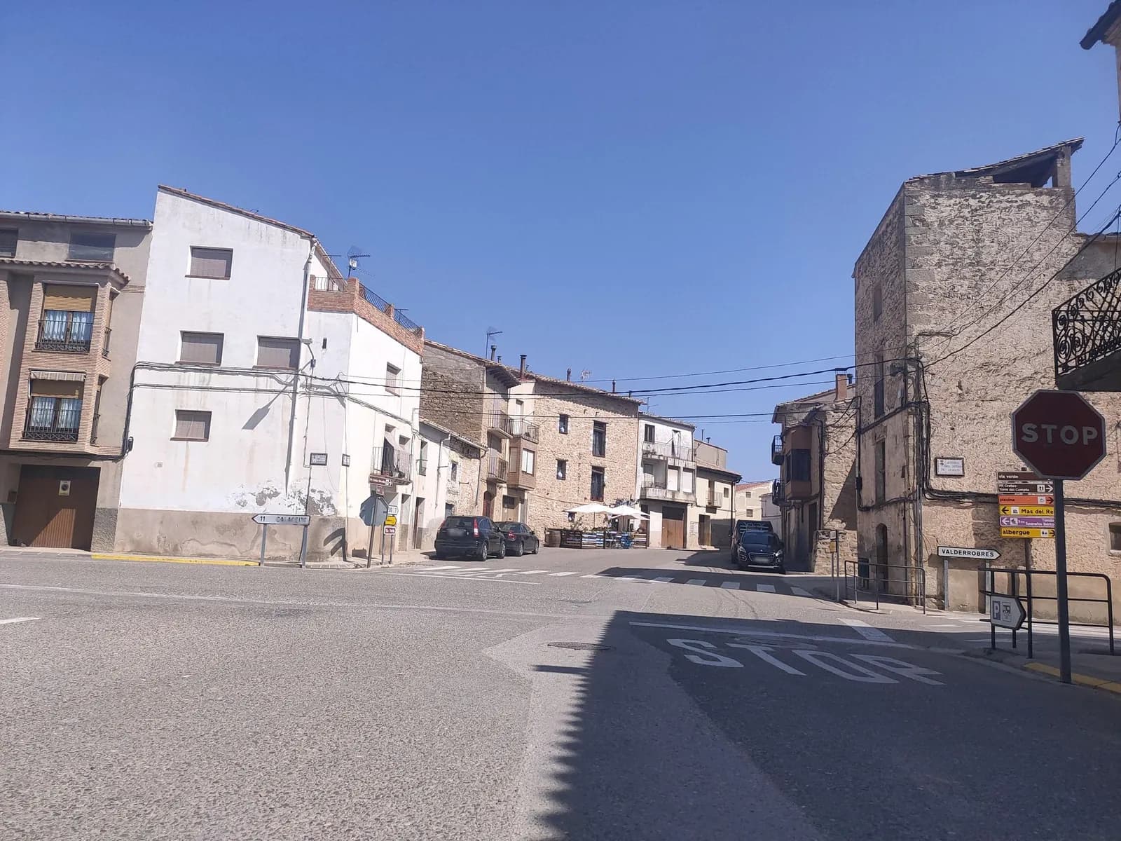 Aparcamiento gratuito en Plaza de Pascual Buendía en Cretas (Teruel)