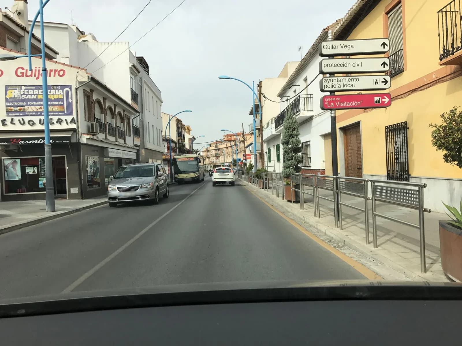 Aparcamiento gratuito en Plaza Maestro Antonio Agustín en Churriana de la Vega (Granada)