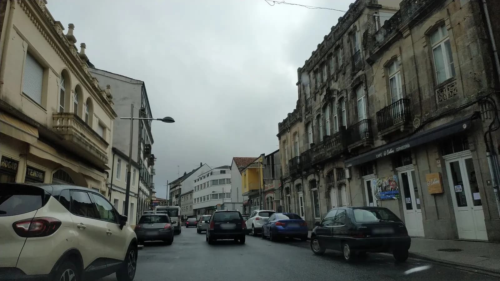 Aparcamiento gratuito en Praza do Concello en Negreira (A Coruña)