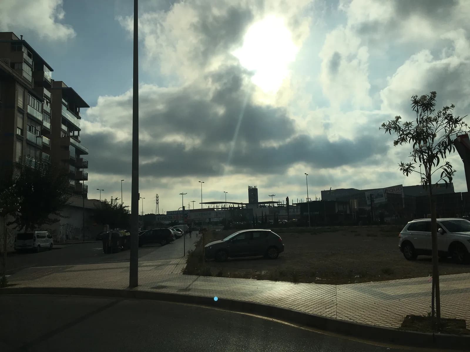 Parking gratuito en Prolongación Ángel Bruna (Cartagena, Peral) en Cartagena (Murcia)