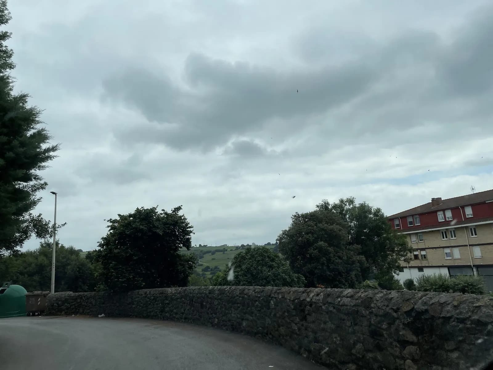 Aparcamiento gratuito en Puente San Miguel-Cóbreces en Santillana del Mar (Cantabria)