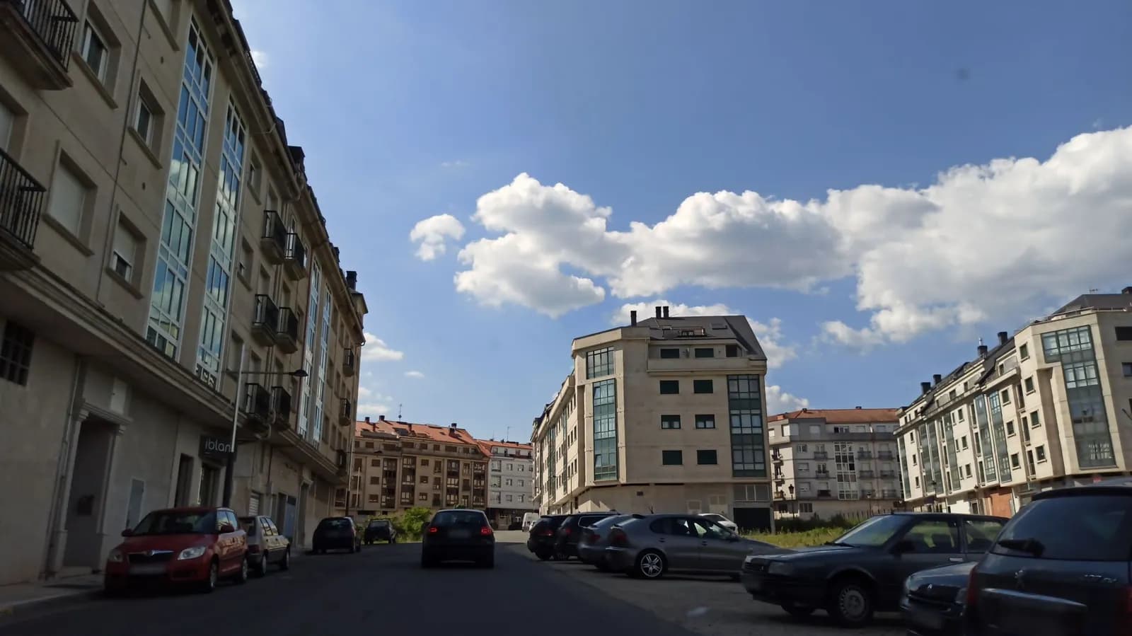Aparcamiento gratuito en Rúa de Xosé Manuel López Ardeiro en Negreira (A Coruña)