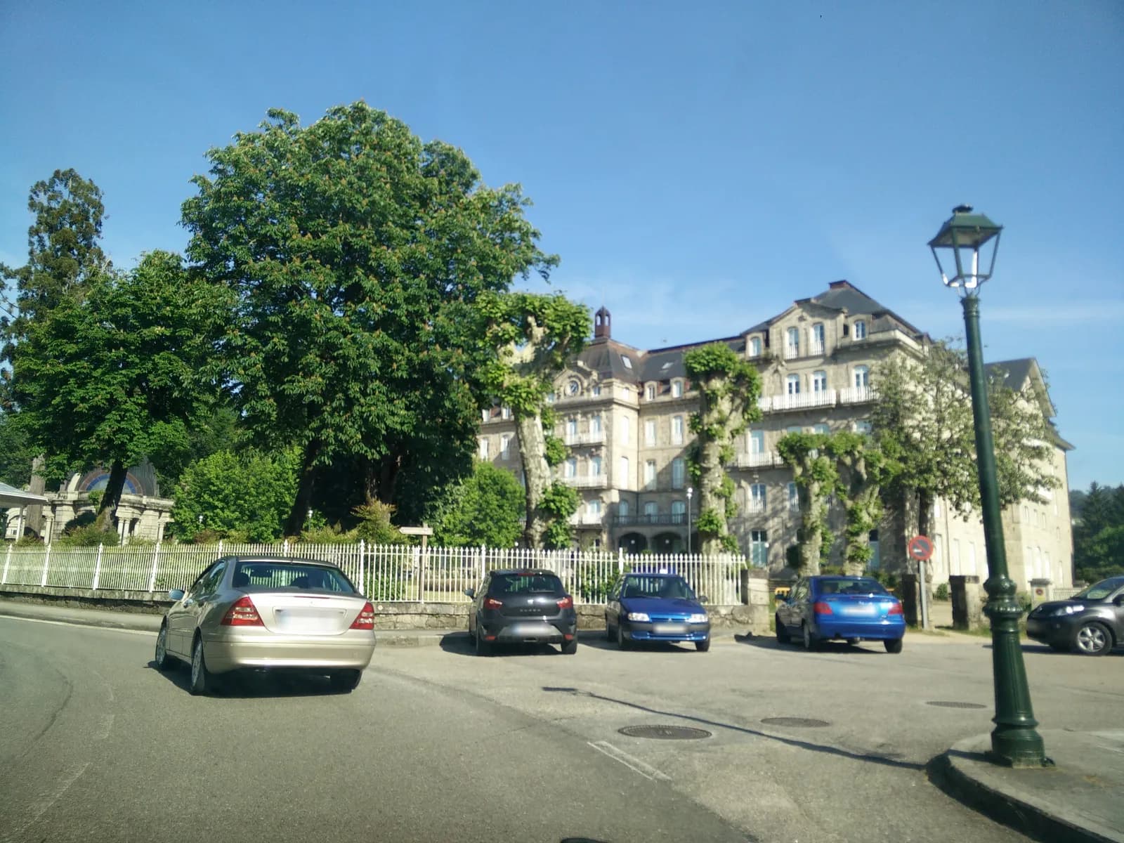 Aparcamiento gratuito en Rúa Isidro Enes en Mondariz-Balneario (Pontevedra)