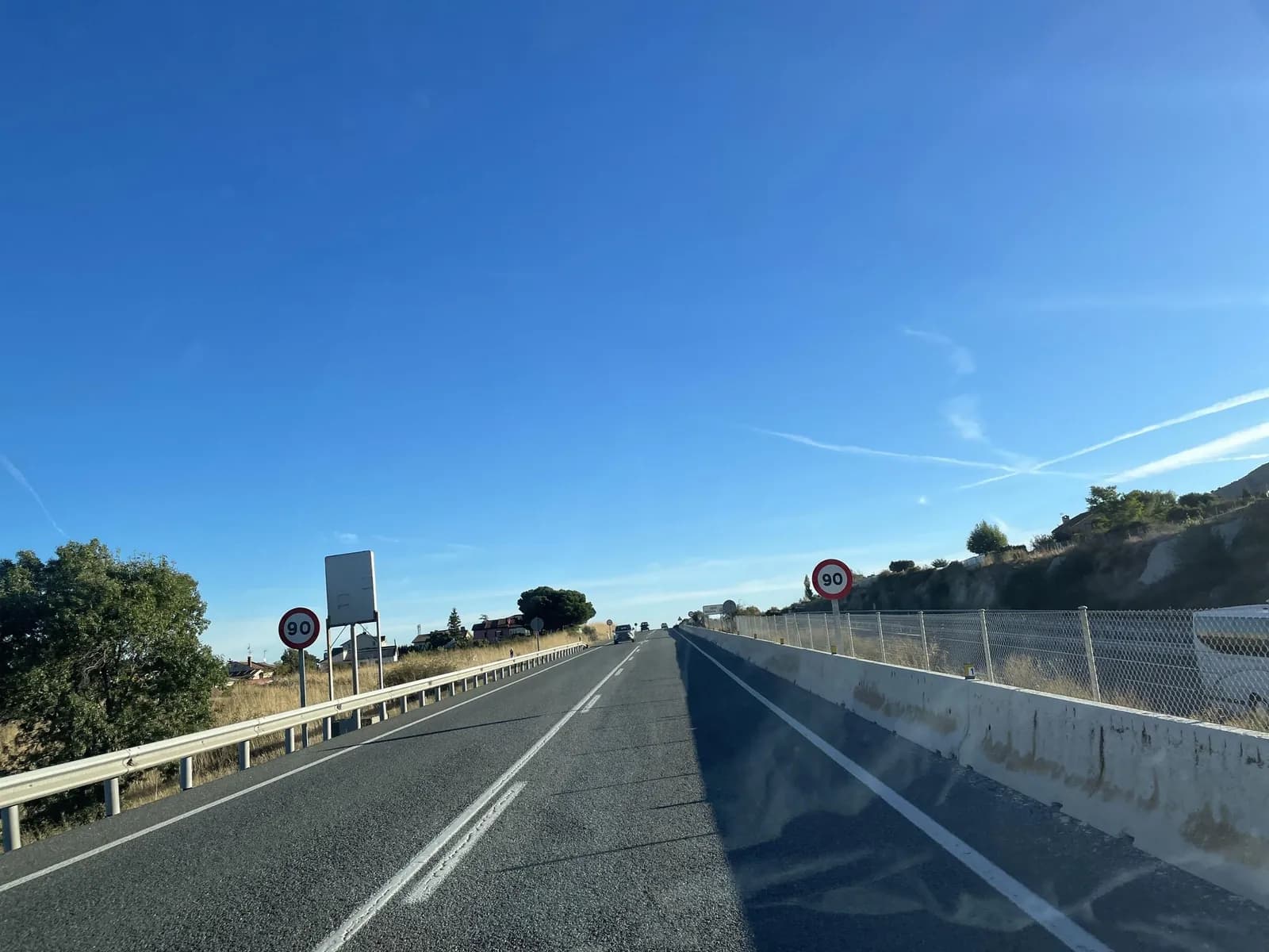 Aparcamiento gratuito en SC-SG-18 en Otero de Herreros (Segovia)