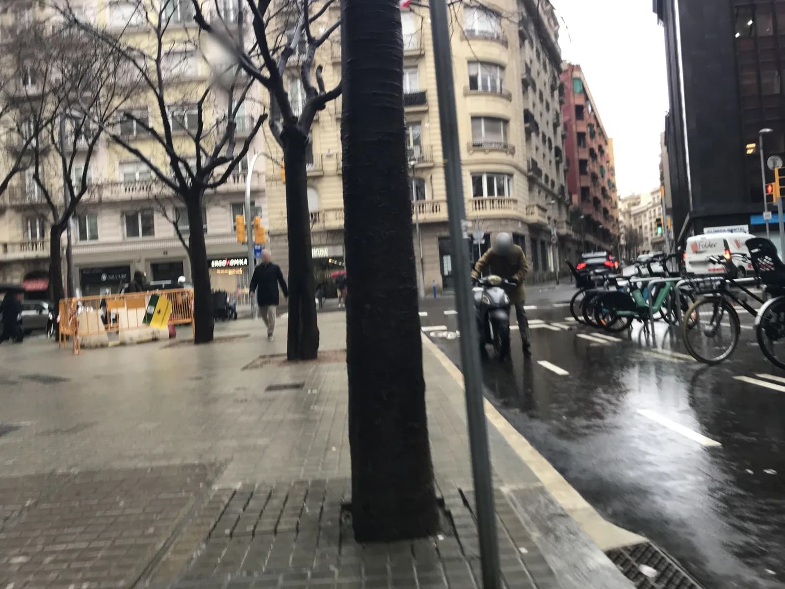 Aparcamiento gratuito en Travessera de Gràcia en Barcelona