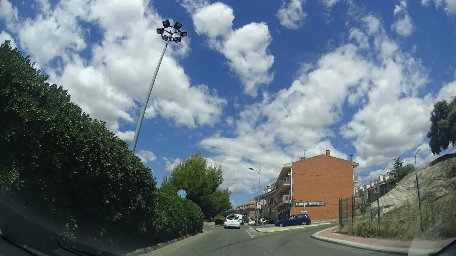 Aparcamiento gratuito en Urbanización Los Enebros en Collado Villalba (Madrid)