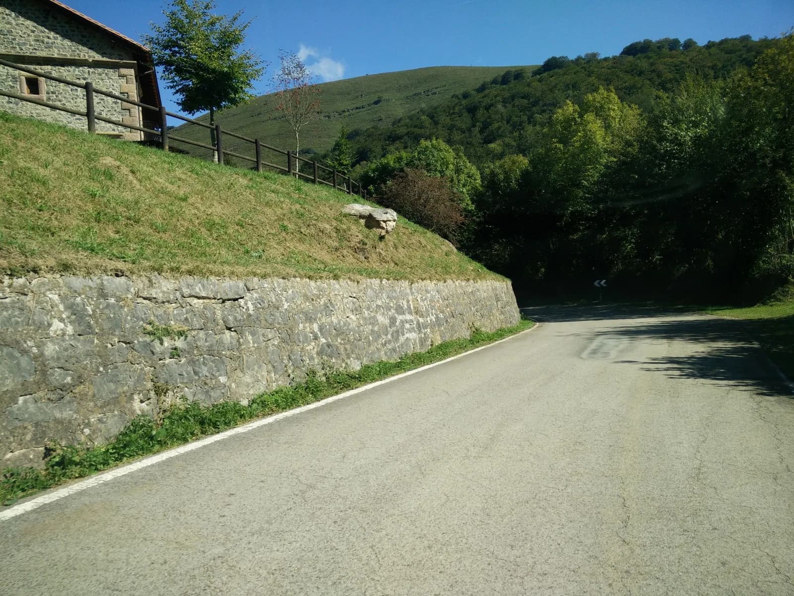 Aparcamiento gratuito en Valle de Cabuérniga-Espinilla-Salcedo en Los Tojos (Cantabria)