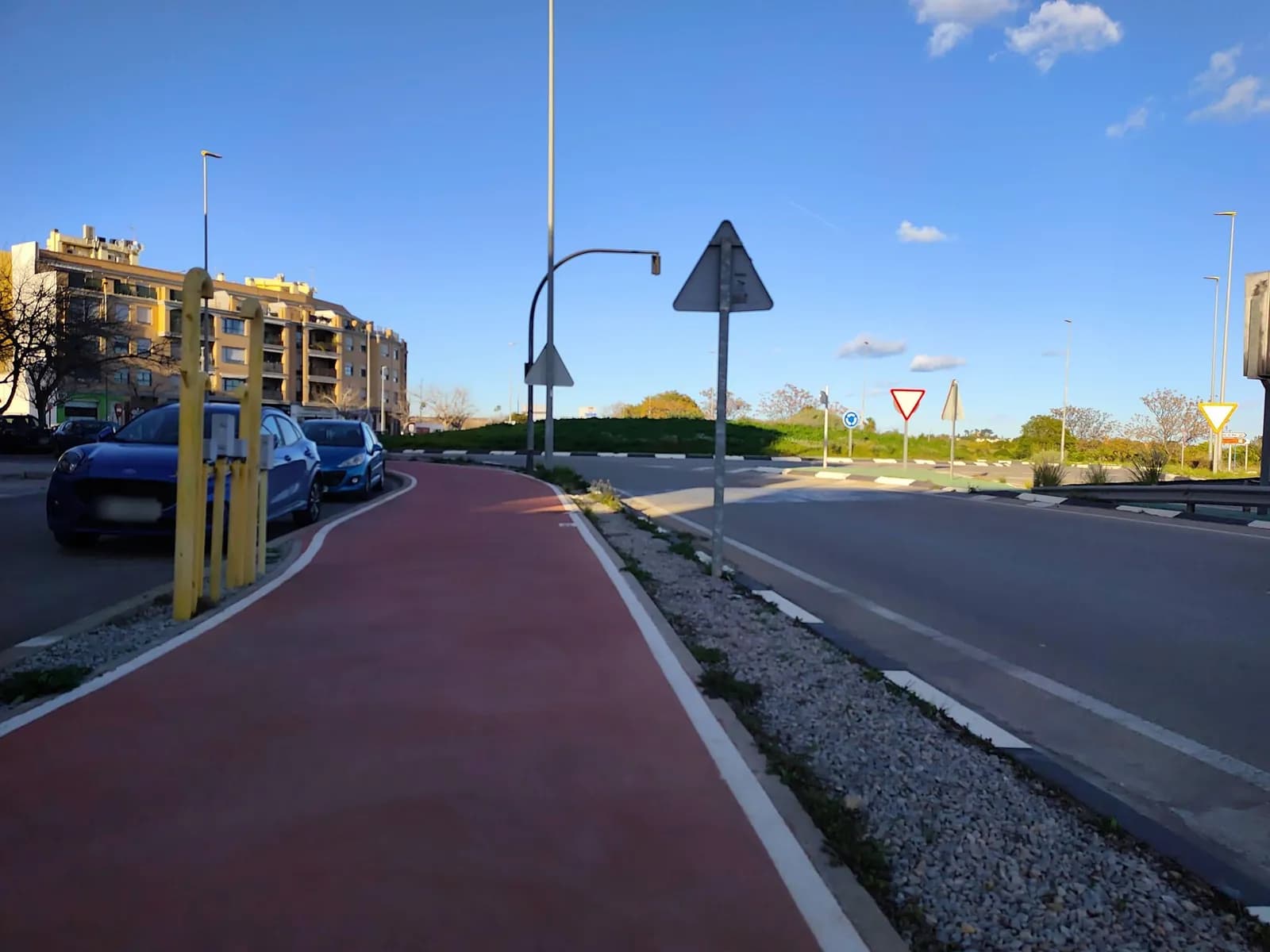 Aparcamiento gratuito en Via ciclopeatonal Camí de la Mar en la Pobla de Farnals (Valencia)